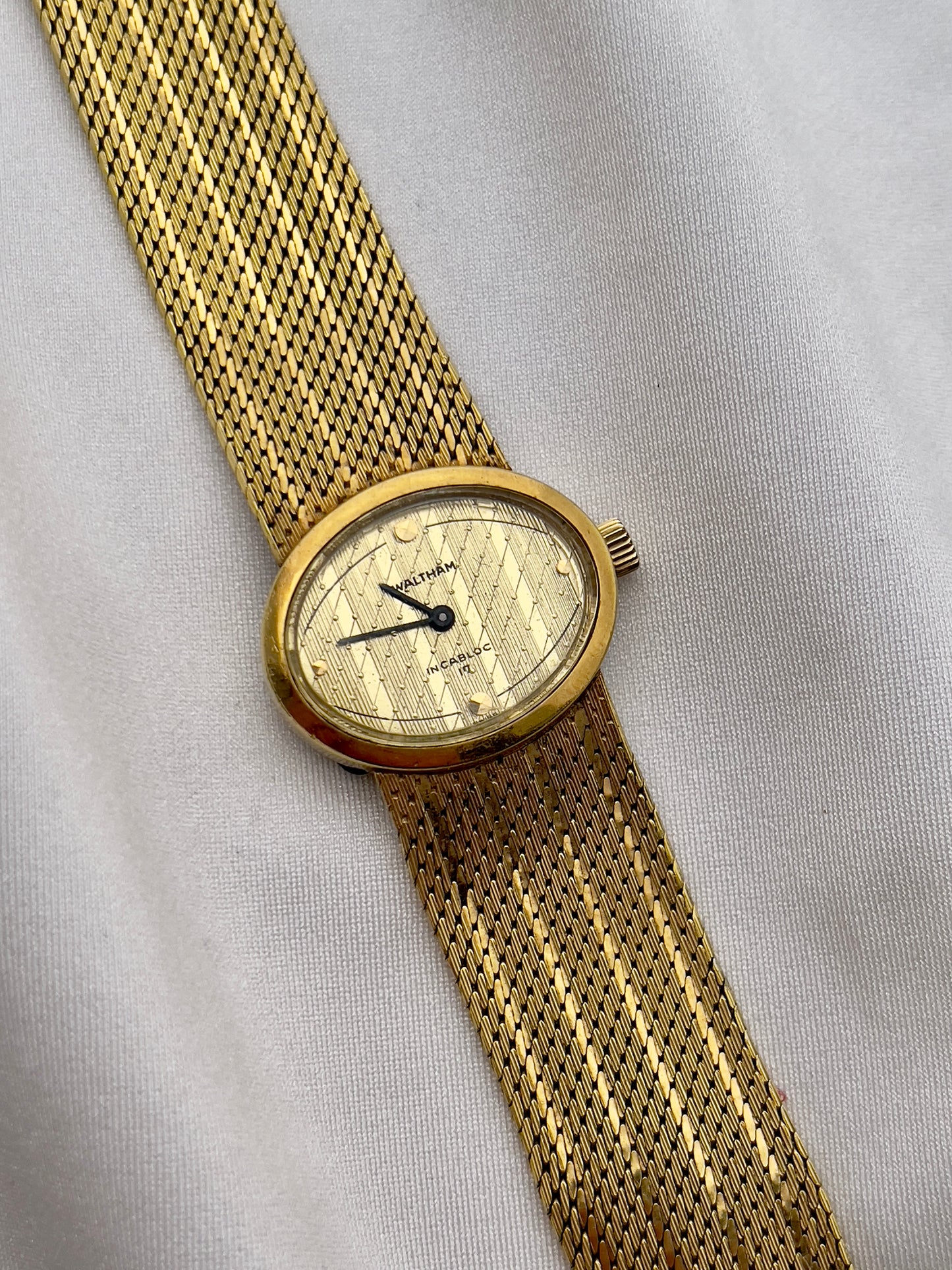 Waltham Vintage Gold Ladies’ Watch with Textured Dial & Mesh Bracelet