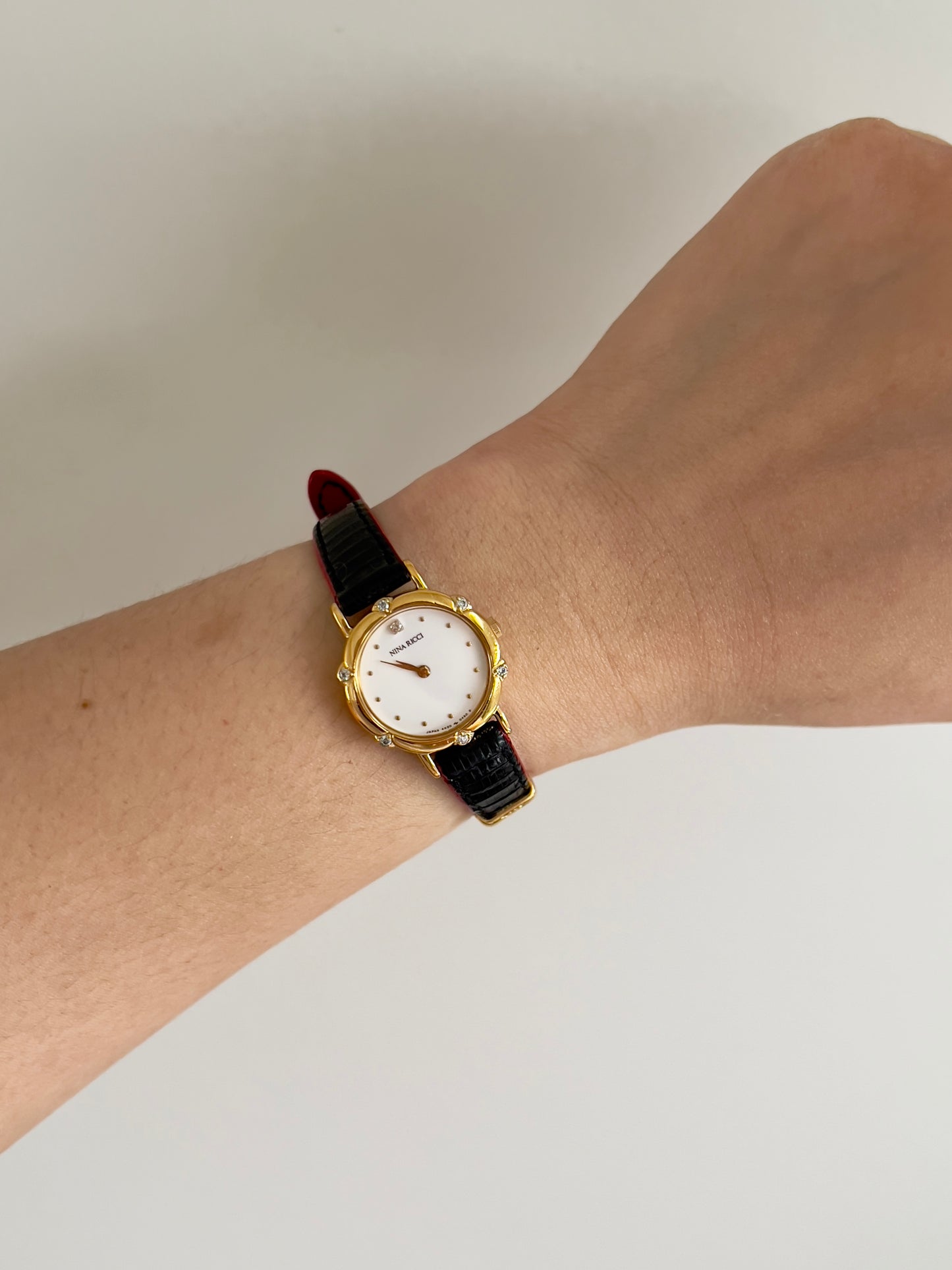 Nina Ricci x Seiko Ladies Vintage Watch – Gold Case, Crystal Accents, Black Leather Strap