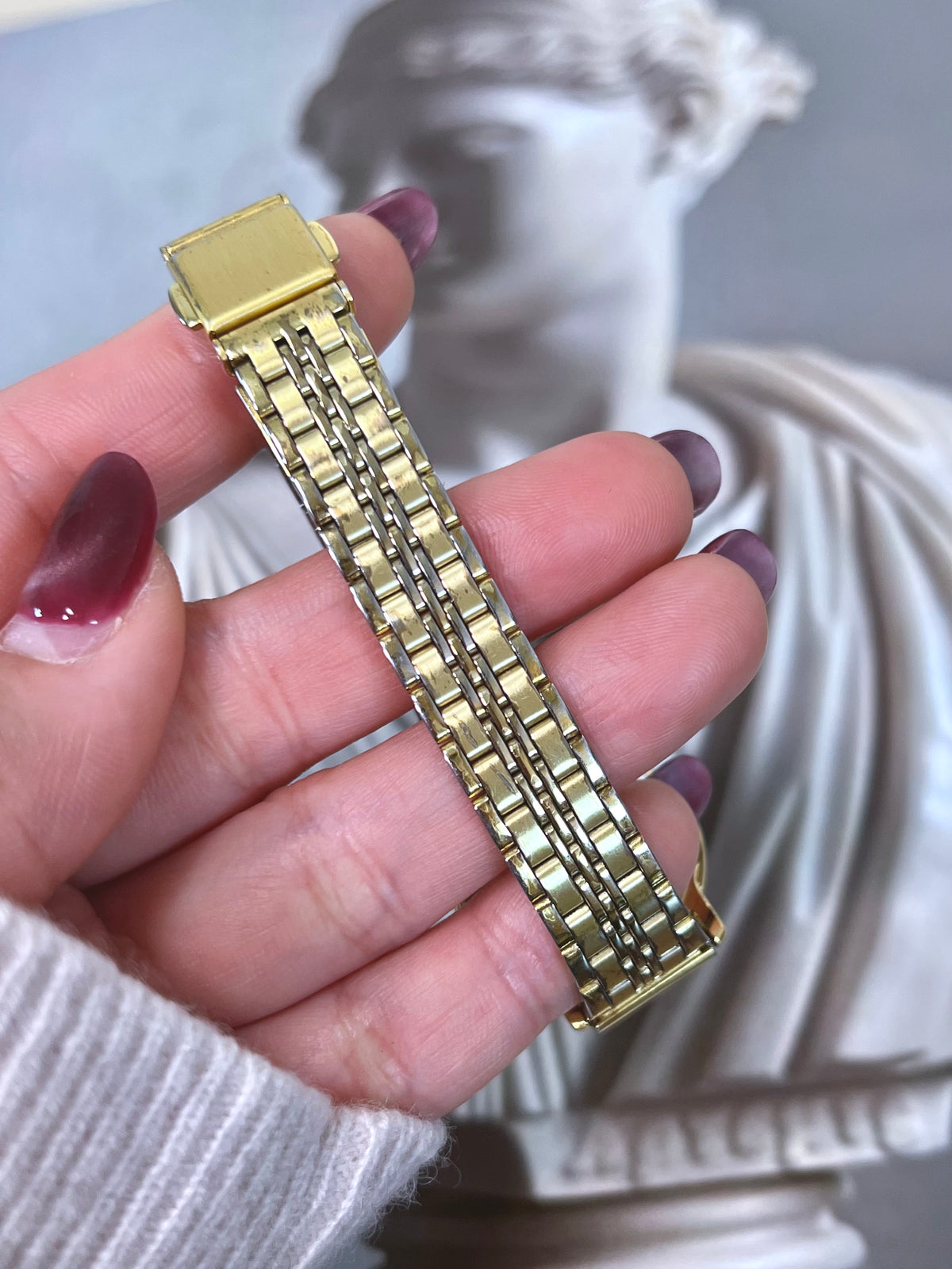 Seiko Exceline Frosted Gold Dial Jewellery Watch, bracelet detail of a vintage women's watch at Gilded Hour.