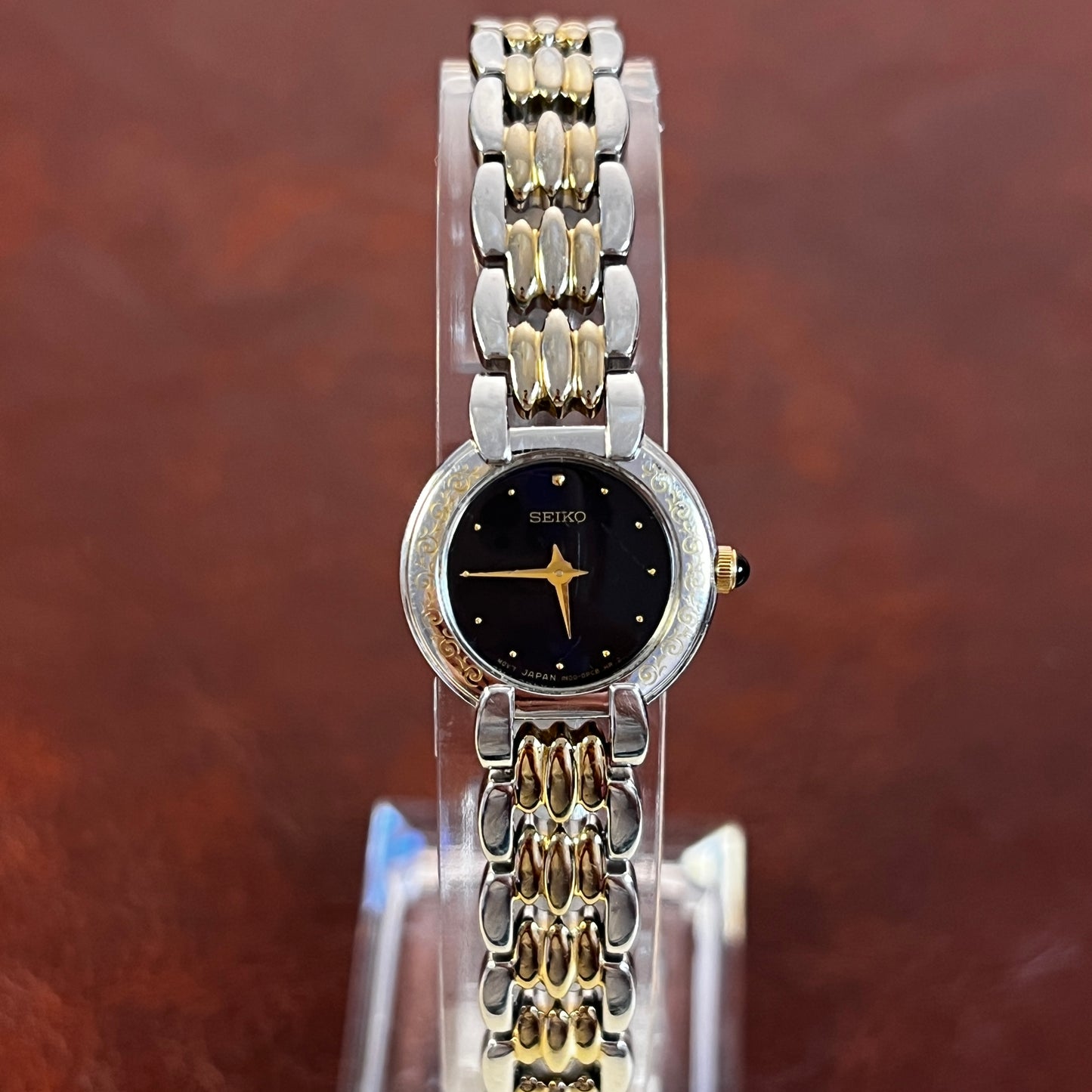 Seiko Vintage Watch with Unique Case Pattern