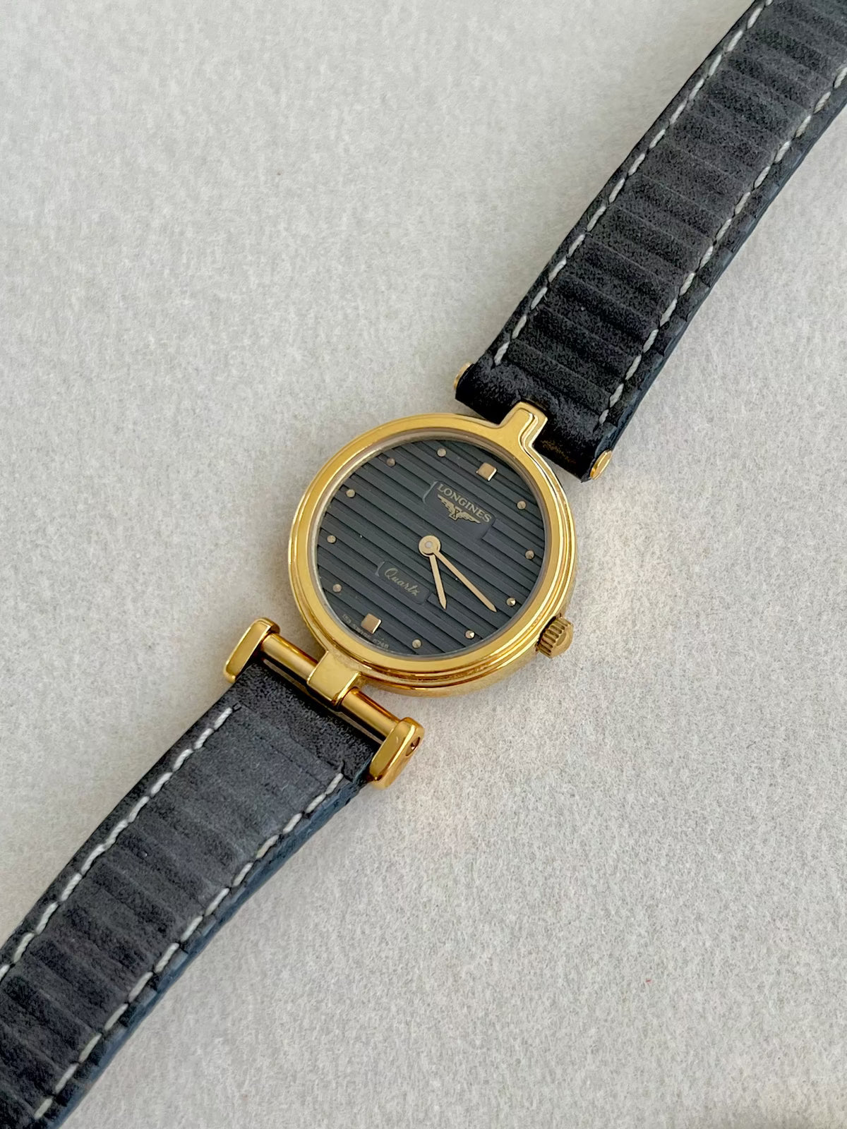 Longines Ribbed Dial Women’s Watch — dark dial and lower bar lug close view