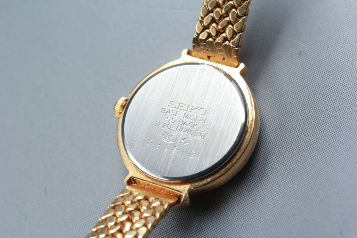 Caseback of the Seiko 1F20-0A40 showing base metal, stainless steel back and serial 832812