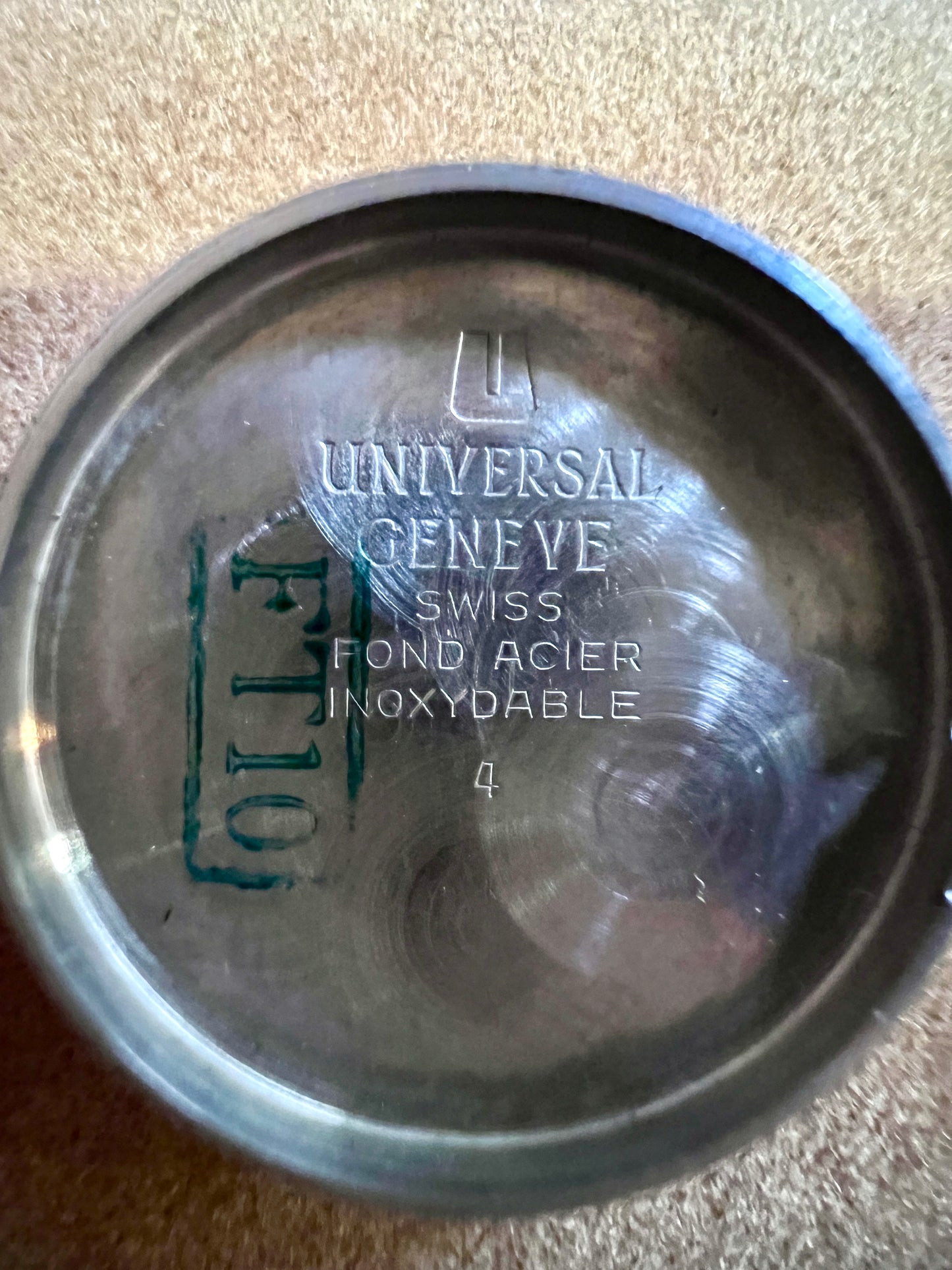 Universal Geneve C Case Gold Women's Watch