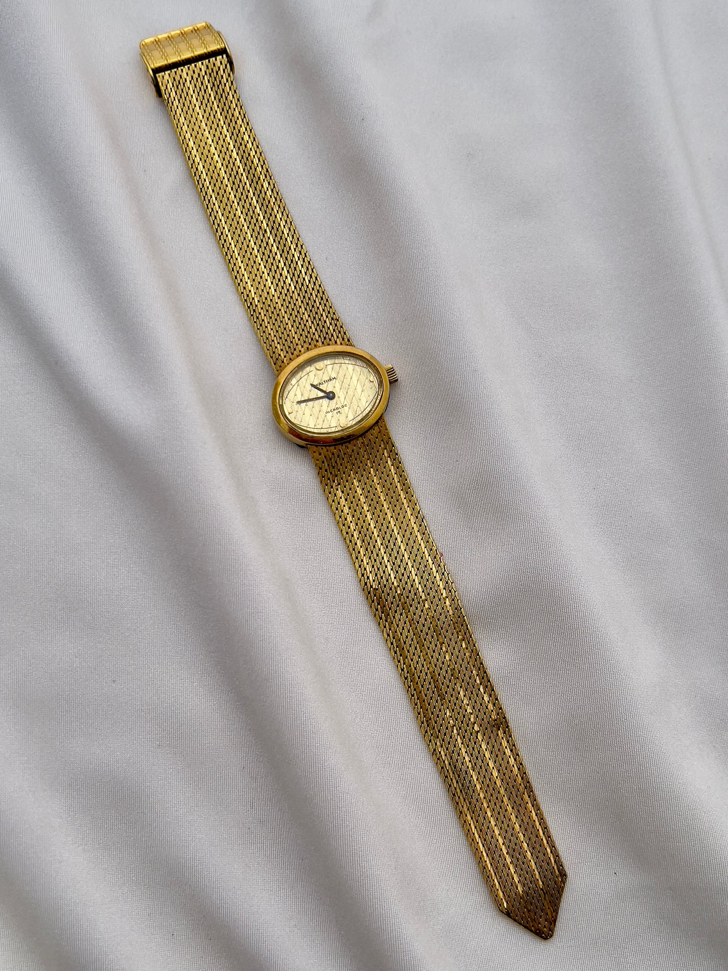 Waltham Vintage Gold Ladies’ Watch with Textured Dial & Mesh Bracelet
