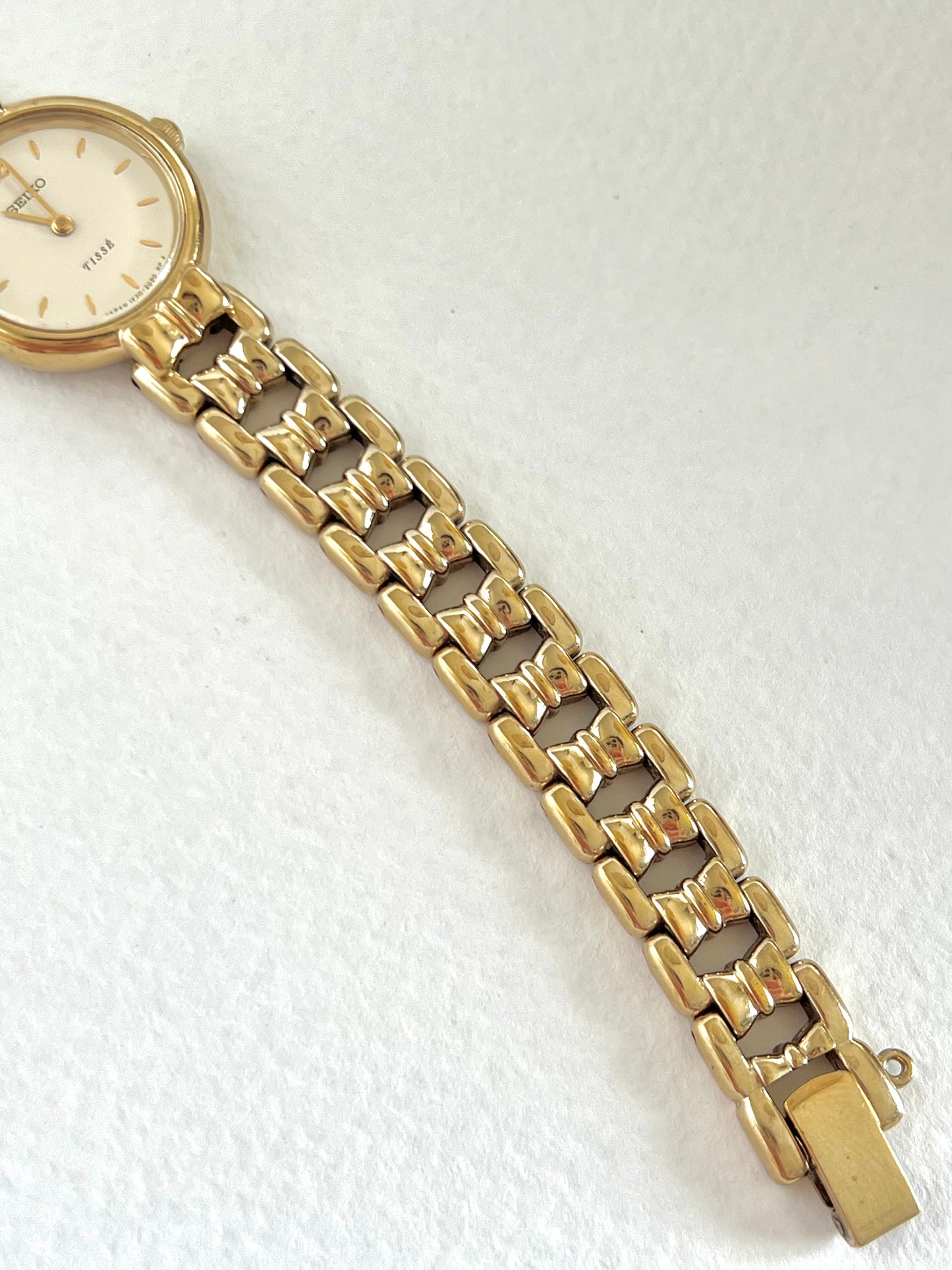 Seiko Tissé Gold Bracelet Women’s Watch