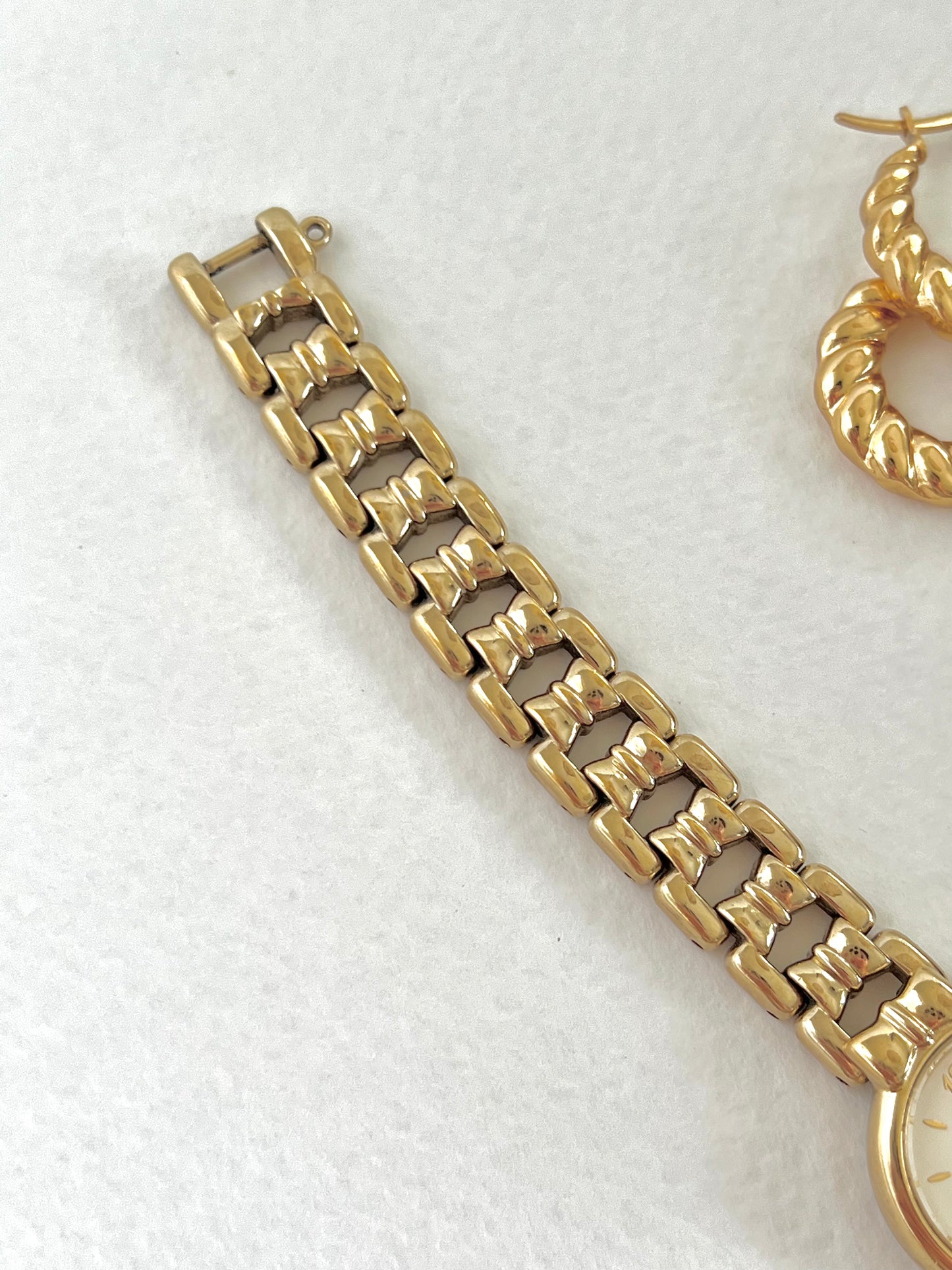 Seiko Tissé Gold Bracelet Women’s Watch