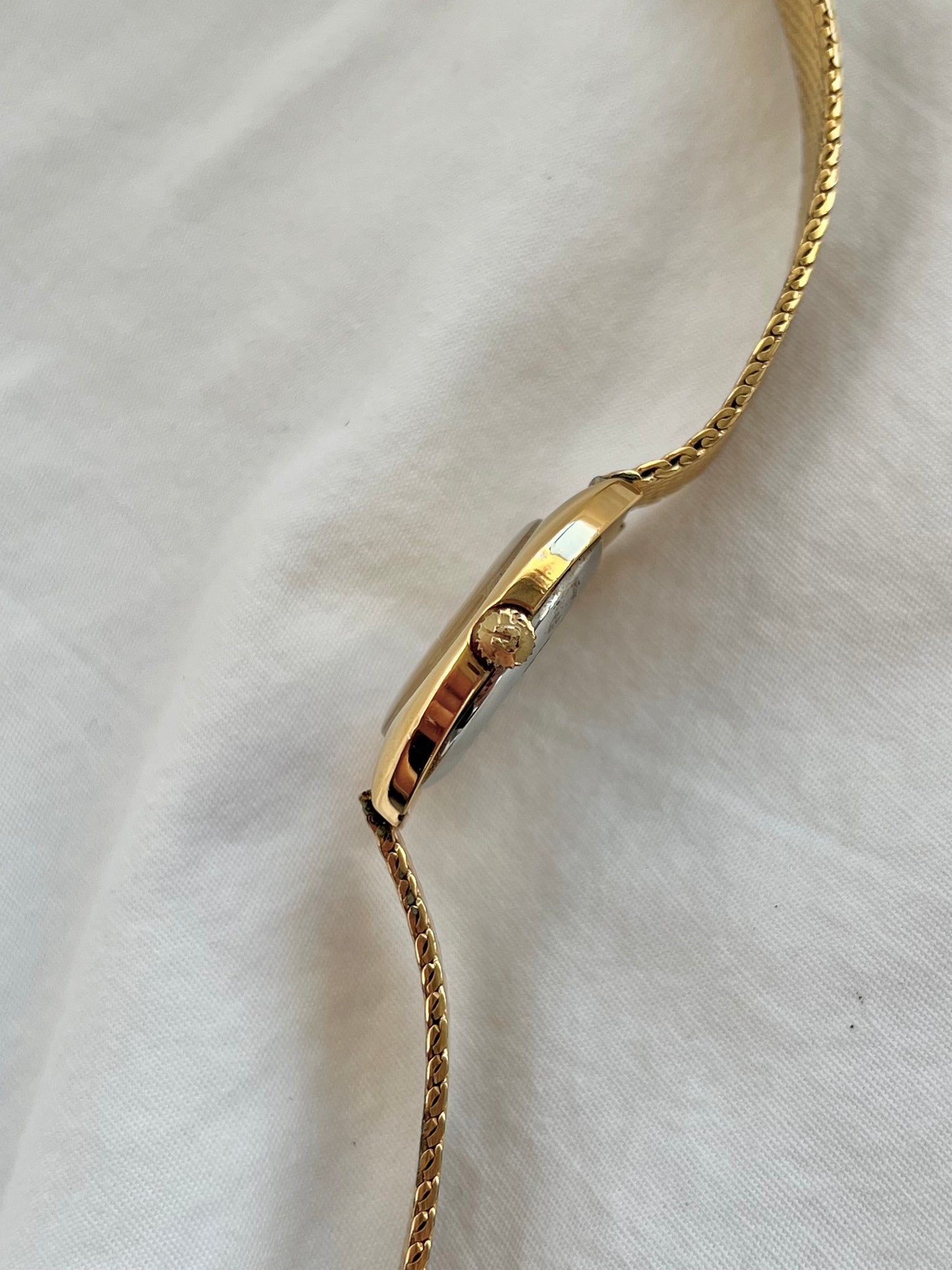 Universal Geneve C Case Gold Women's Watch