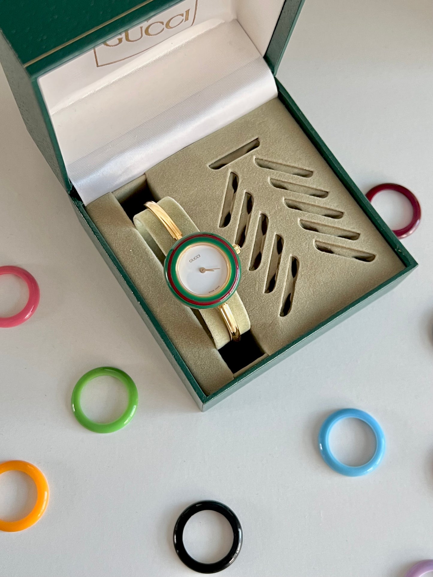 Gucci 1100L Interchangeable Bezel Women’s Watch Full Set of 12