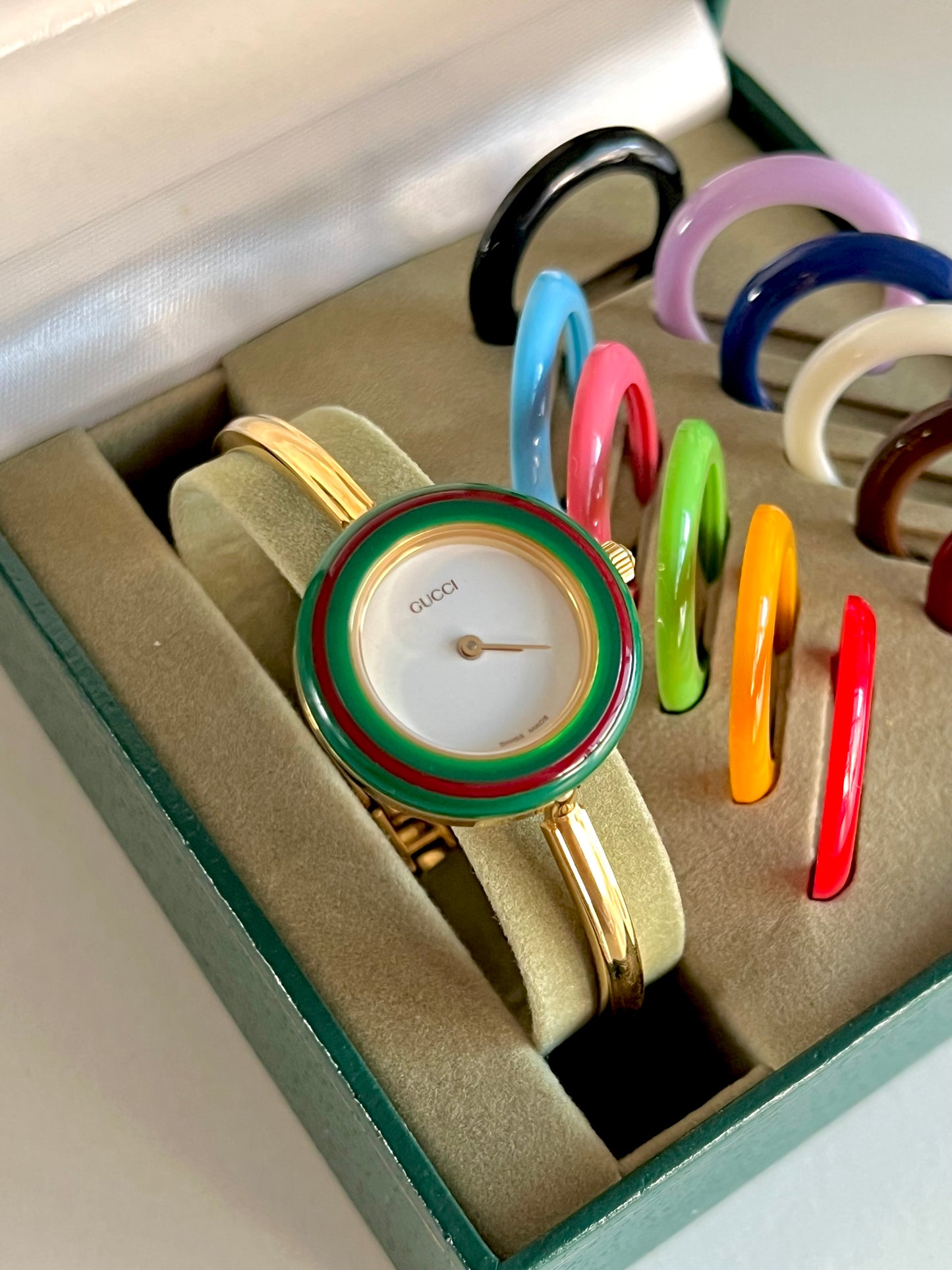 Gucci 1100L Interchangeable Bezel Women’s Watch Full Set of 12