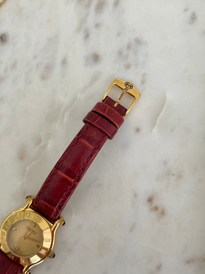 Gucci Gold Toned Ladies Watch with Roman Bezel and Textured Dial