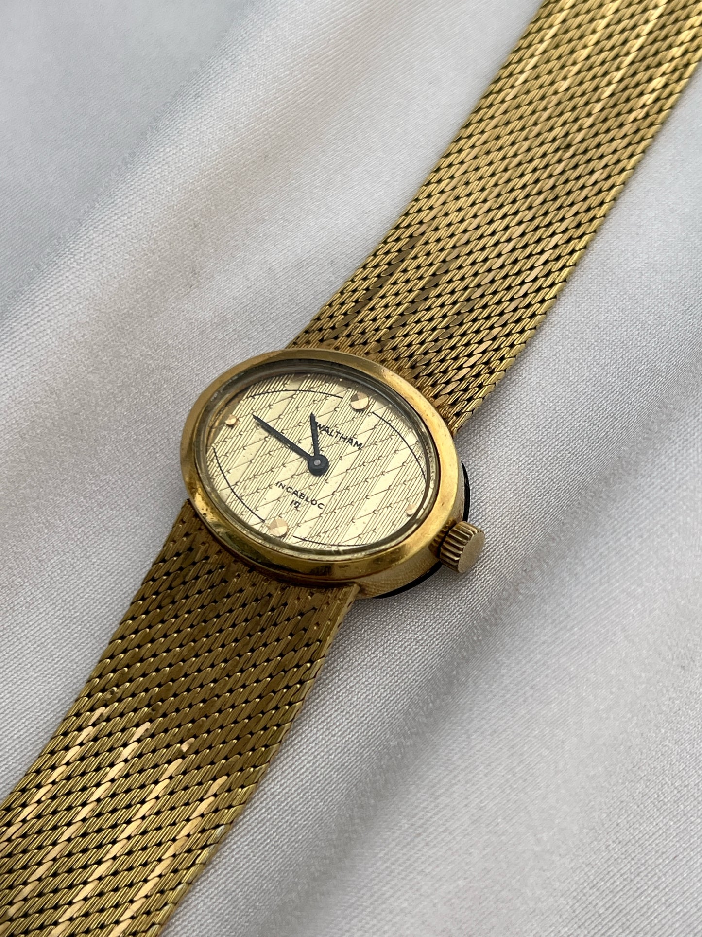 Waltham Vintage Gold Ladies’ Watch with Textured Dial & Mesh Bracelet