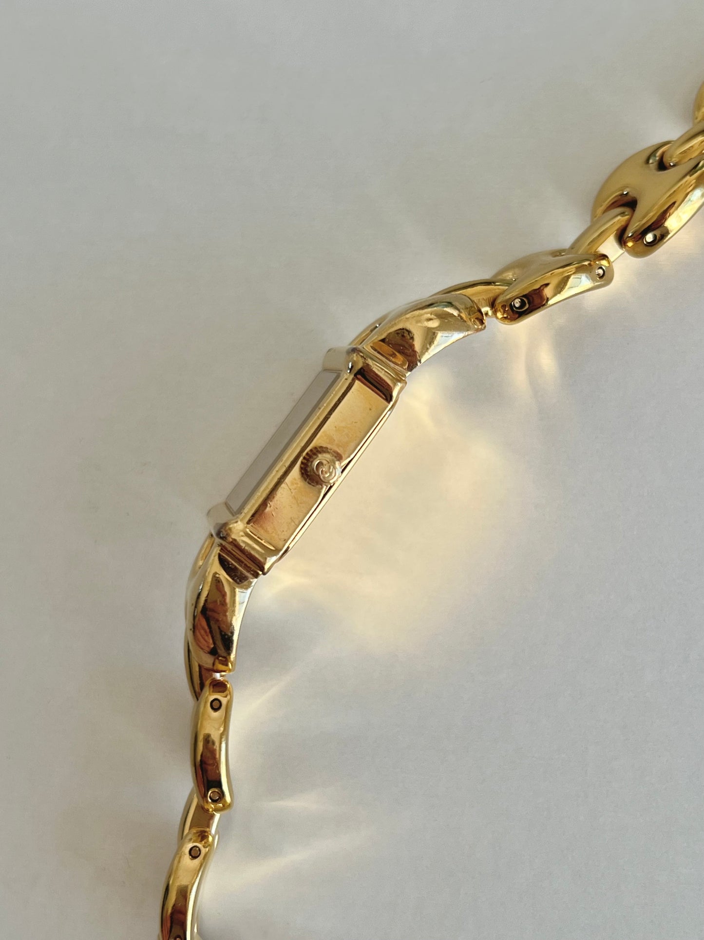Gucci 1800L Gold Bracelet Watch Set With Interchangeable Straps