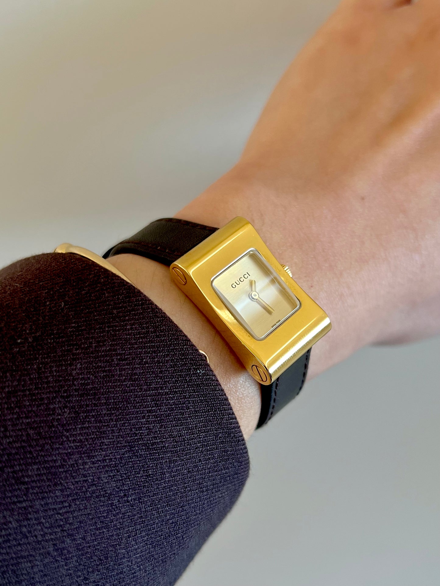 Gucci Gold Scroll Case Women's Watch