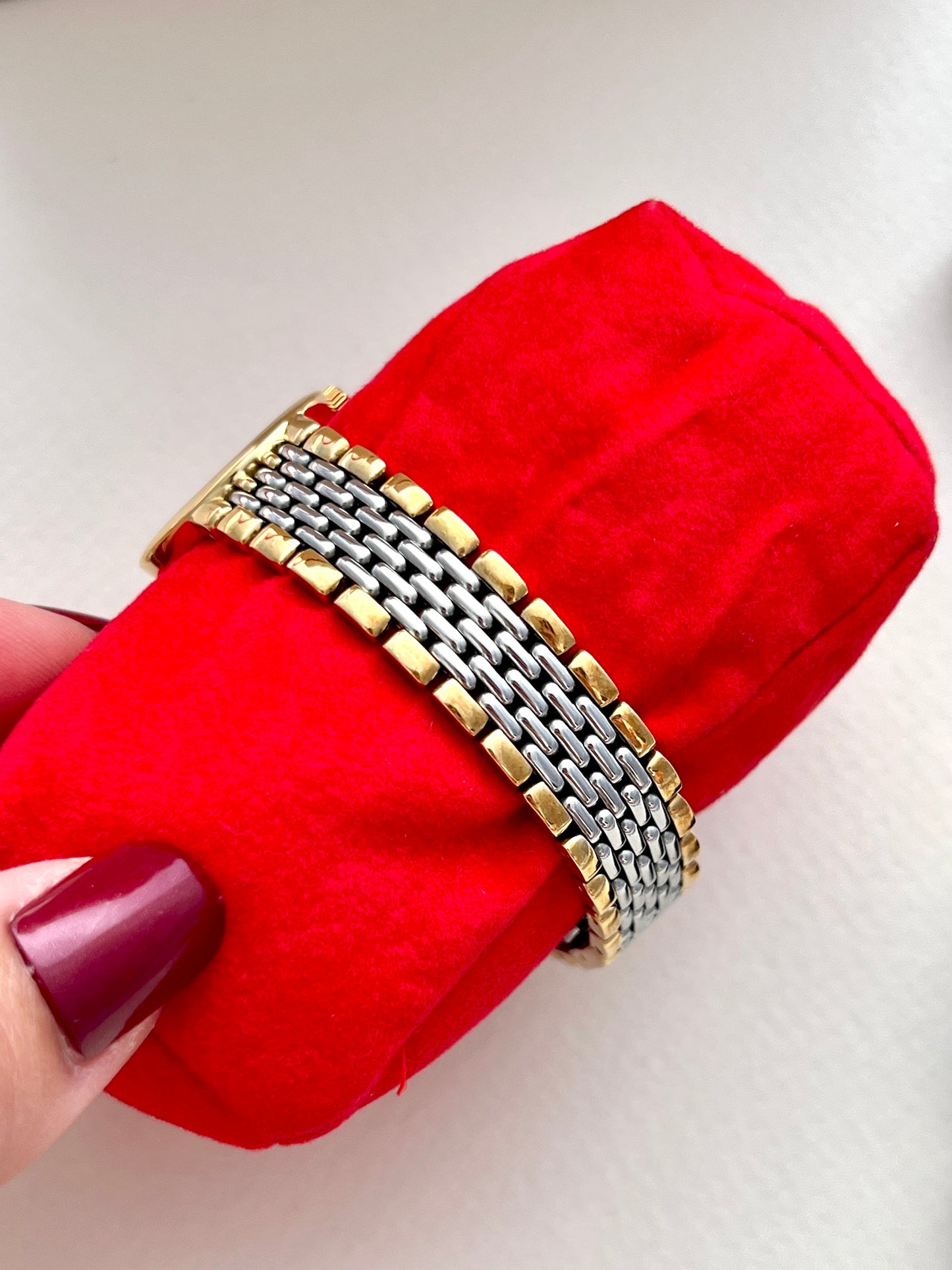 Omega De Ville Round Case Women's Watch "Ile de France" Collection