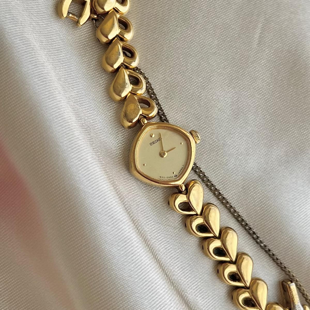 Seiko Hearts Chain Bracelet Golden Watch