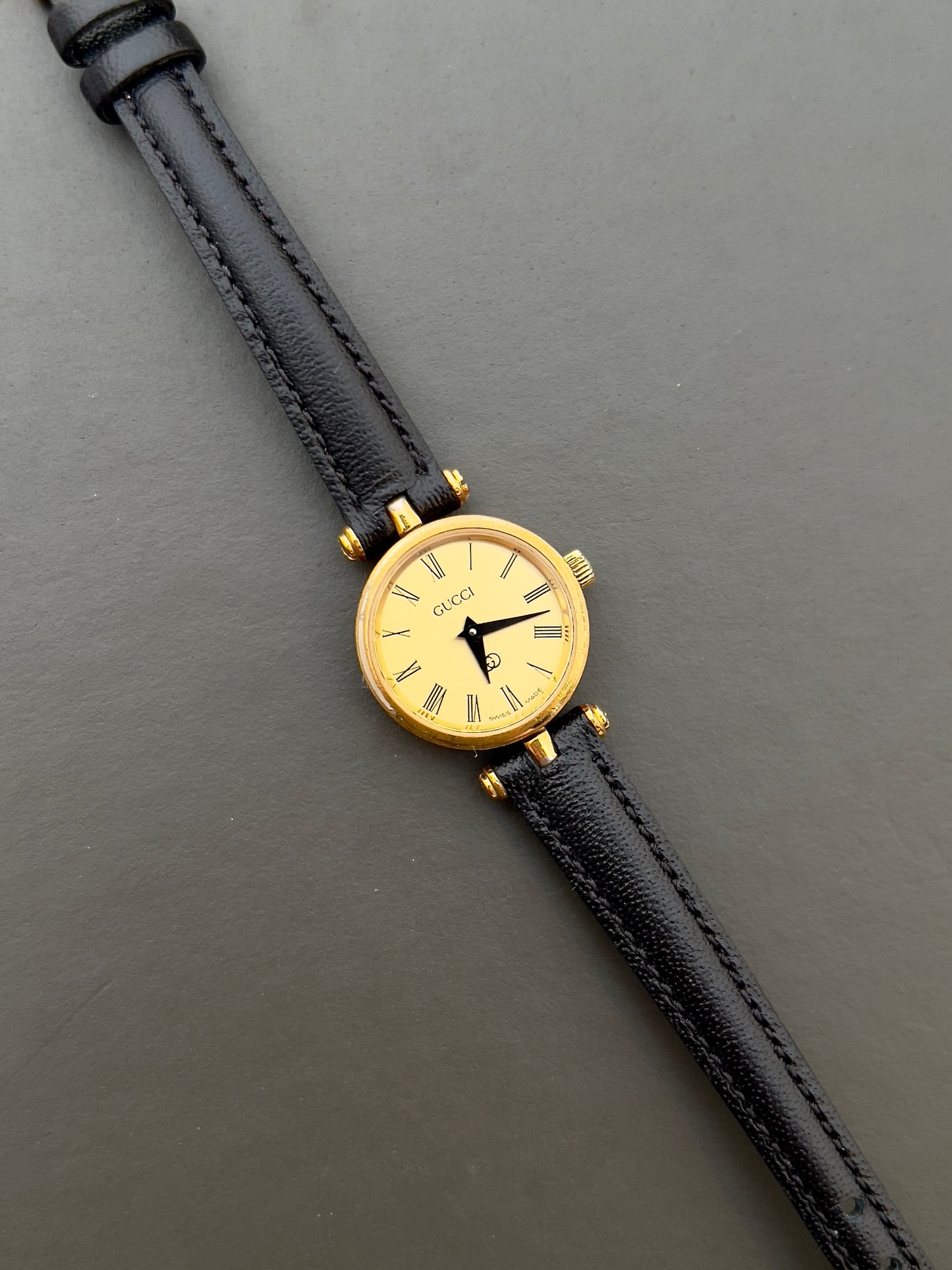 Gucci Sherry Ladies Gold Roman Dial Watch in Gold with Black Strap