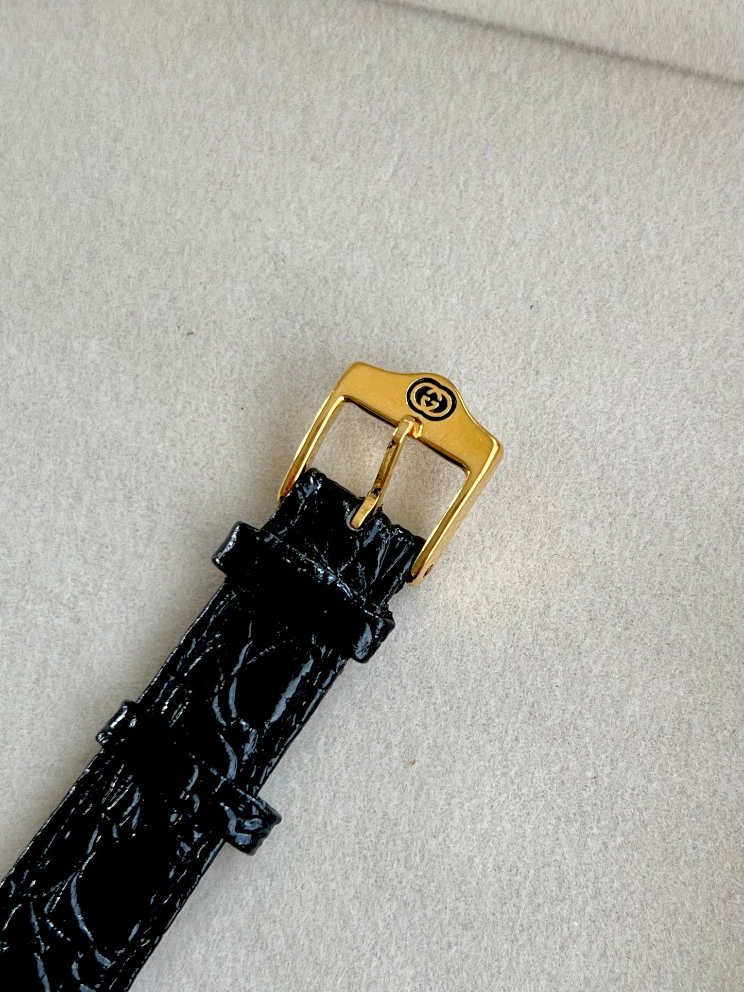 Gucci Gold Toned Ladies Watch with Roman Bezel and Textured Dial