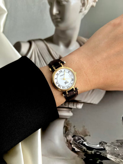 Burberrys Gold Women's Watch with Sculpted Loop Lugs