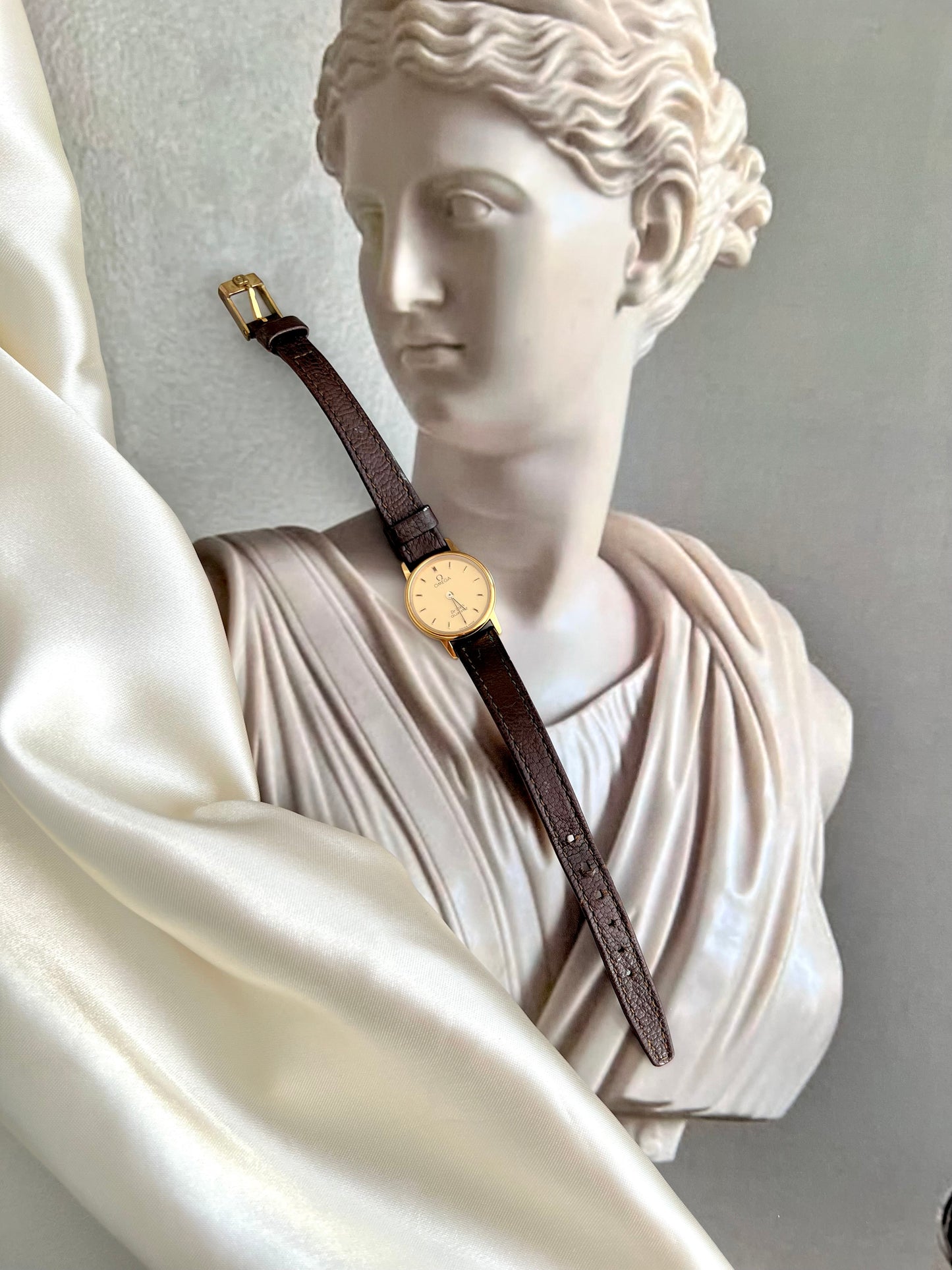 Omega De Ville Classic Round Women's Watch
