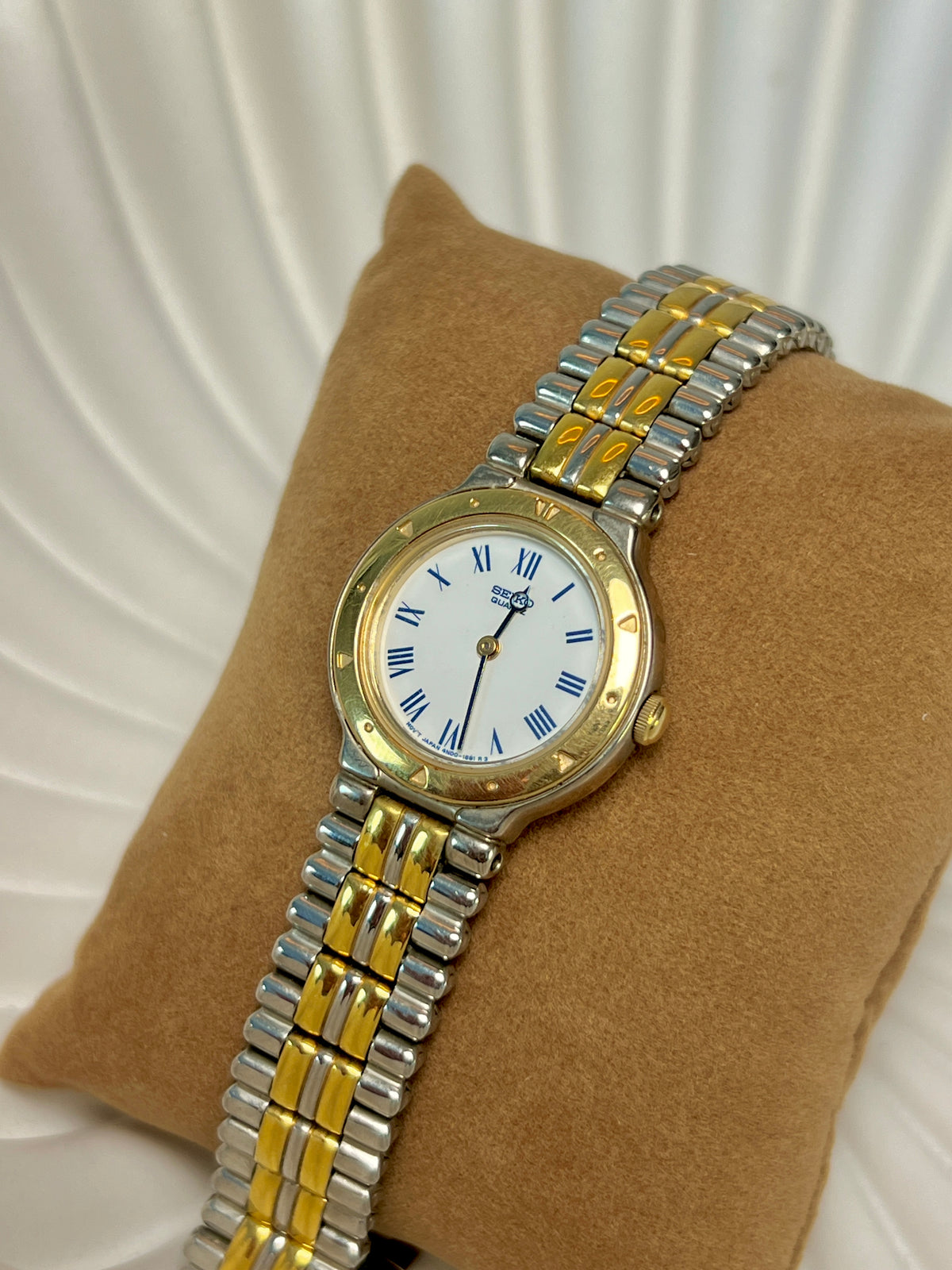 Seiko Roman Bezel Two Tone Women’s Watch, dial close up of a vintage women's watch at Gilded Hour.