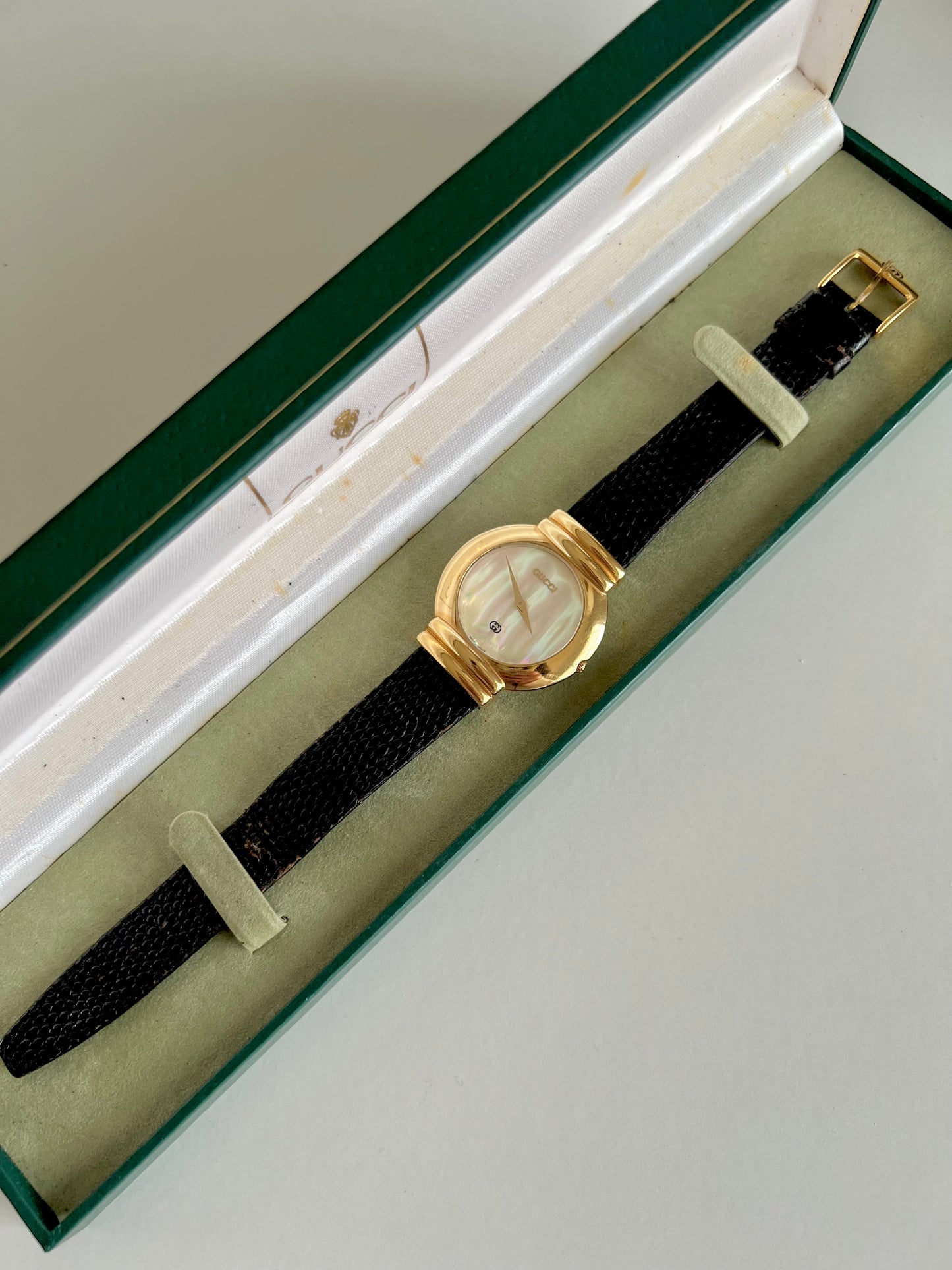 Gucci 5300M Gold Unisex Watch Mother of Pearl Dial