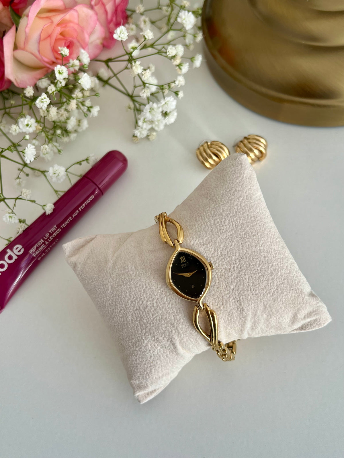Seiko Black Dial Leaf Bracelet Women’s Watch, case profile of a vintage women's watch at Gilded Hour.