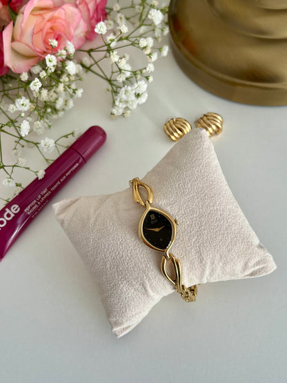 Seiko Black Dial Leaf Bracelet Women’s Watch, case profile of a vintage women's watch at Gilded Hour.