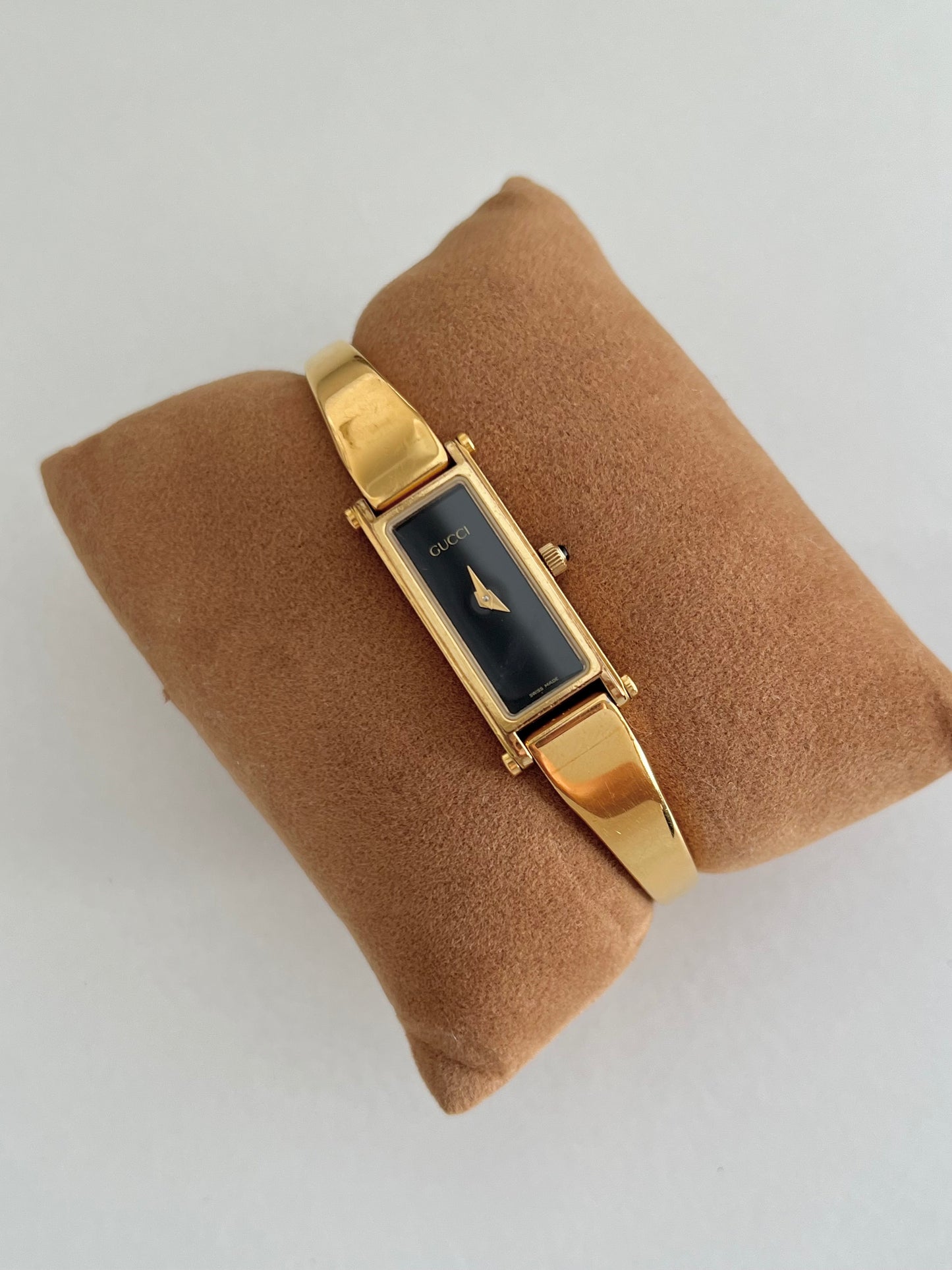 Gucci 1500 Gold Bangle Women’s Watch Black Dial