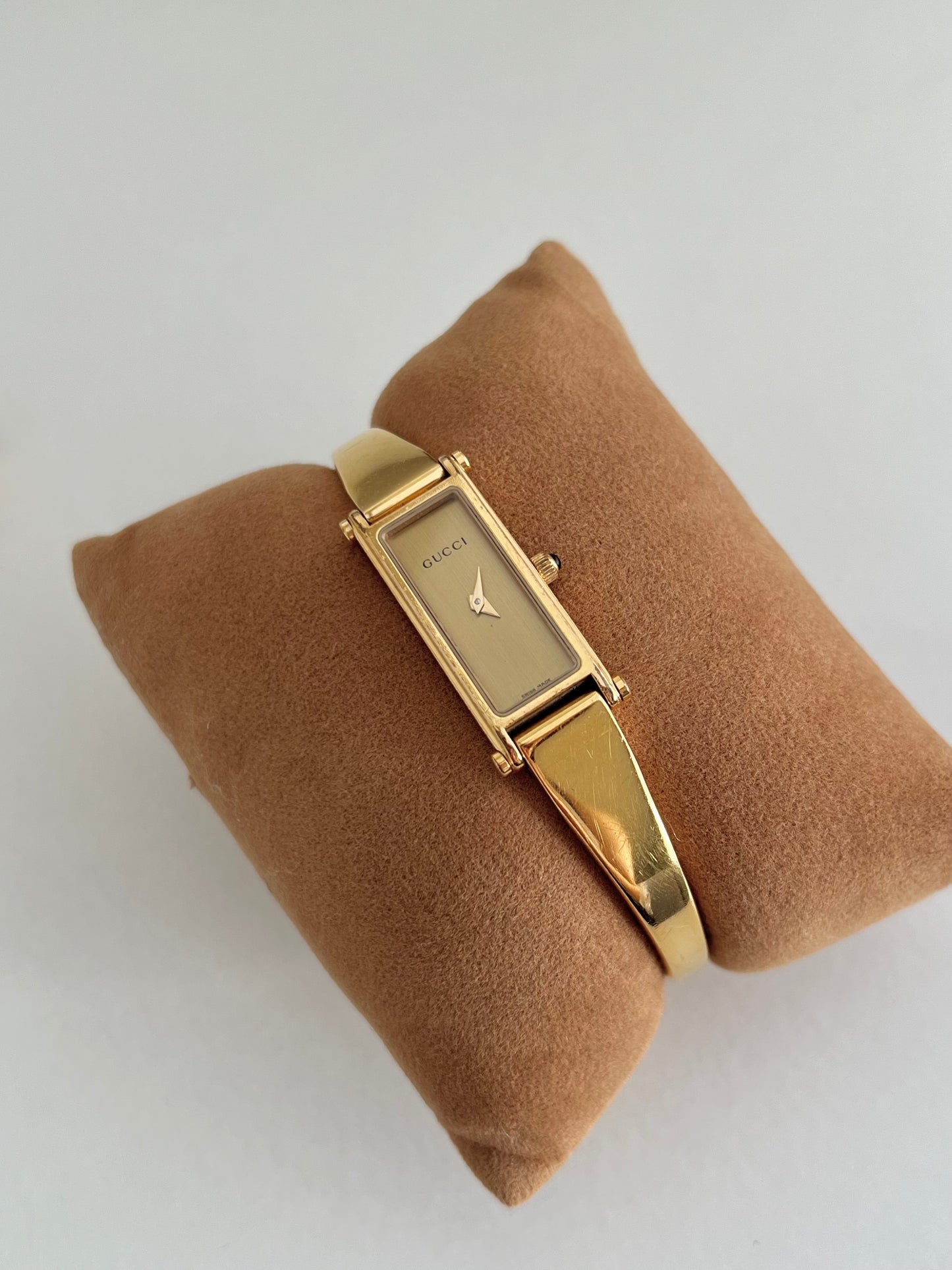 Gucci 1500L Gold Bangle Women’s Watch Champagne Dial