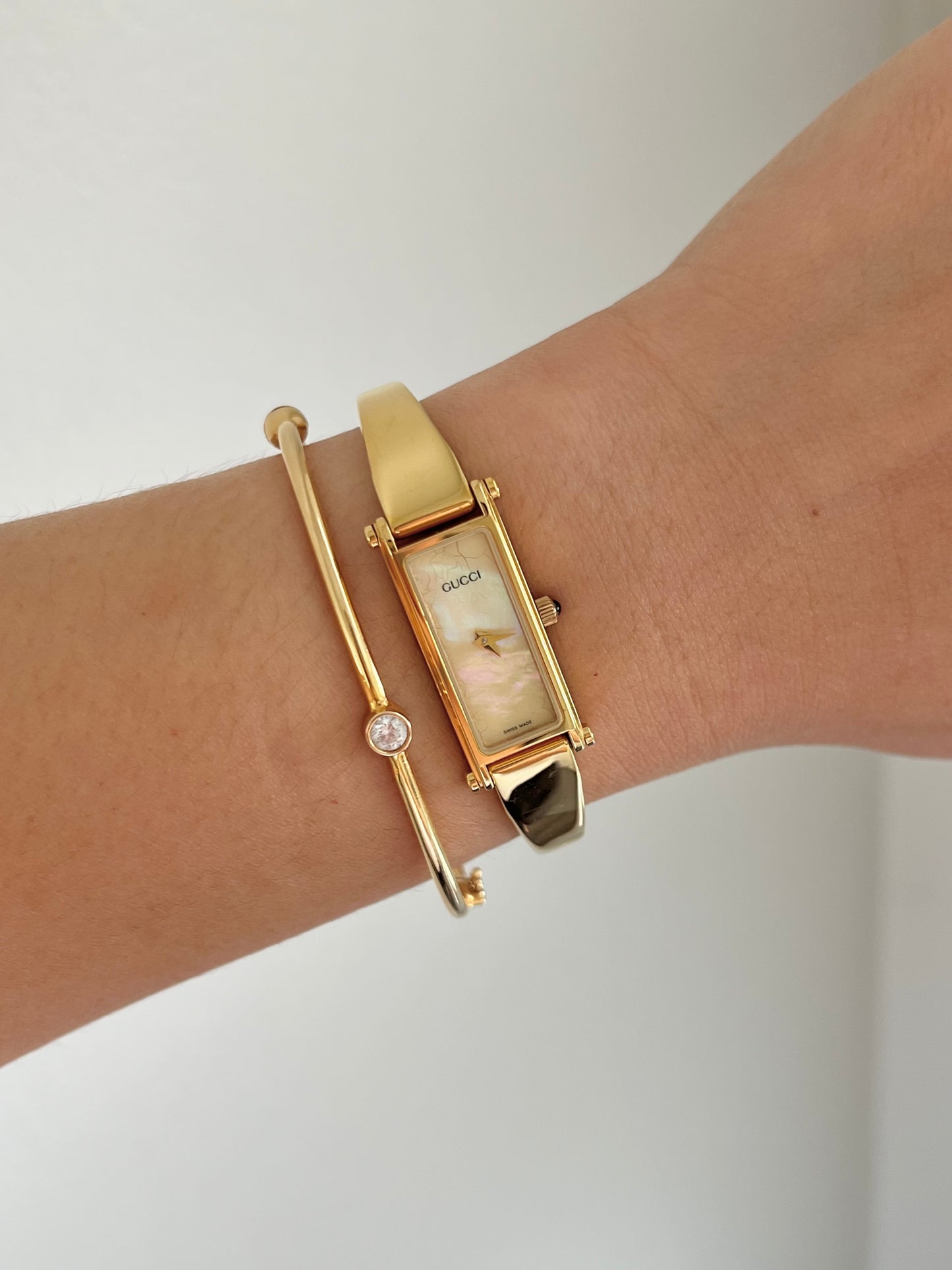 Gucci 1500 Gold Bangle Women’s Watch Mother of Pearl Dial