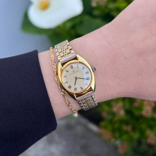 Universal Geneve C Case Gold Women's Watch