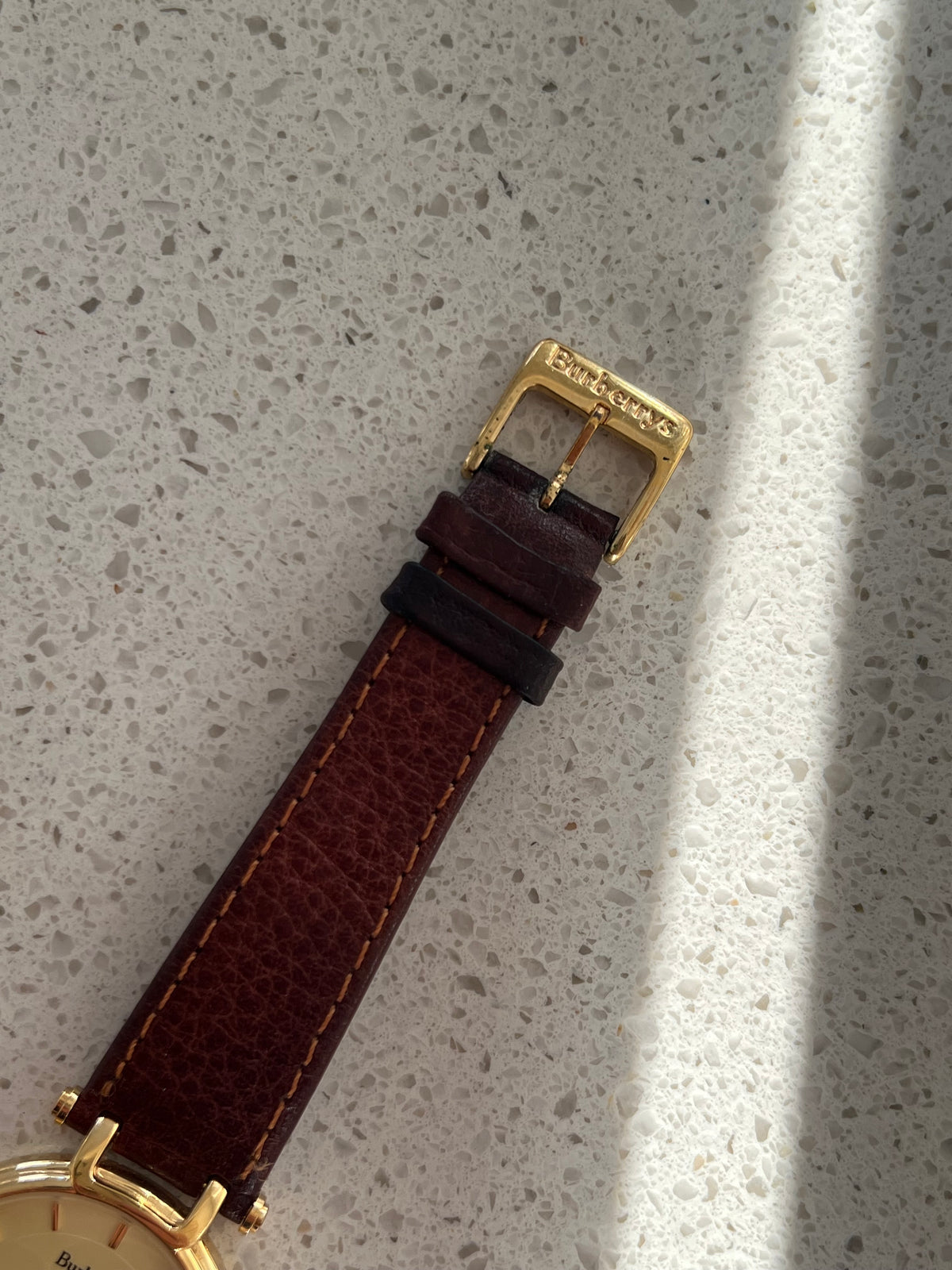 Side profile of the Burberrys round case and stepped bezel.