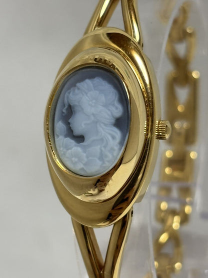Closed view of the Cameo Elegance watch showing the blue carved stone cameo cover