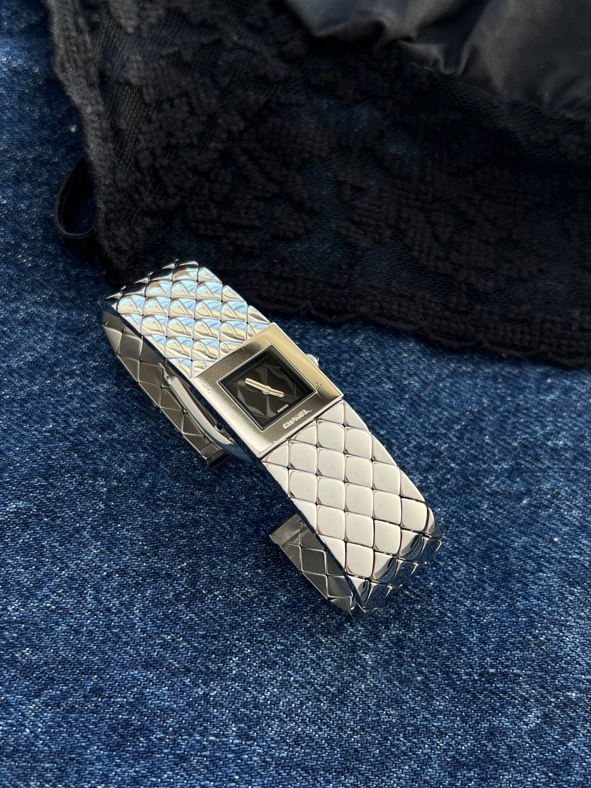 Raised diamond quilting on the original steel bracelet of the Chanel Matelassé watch