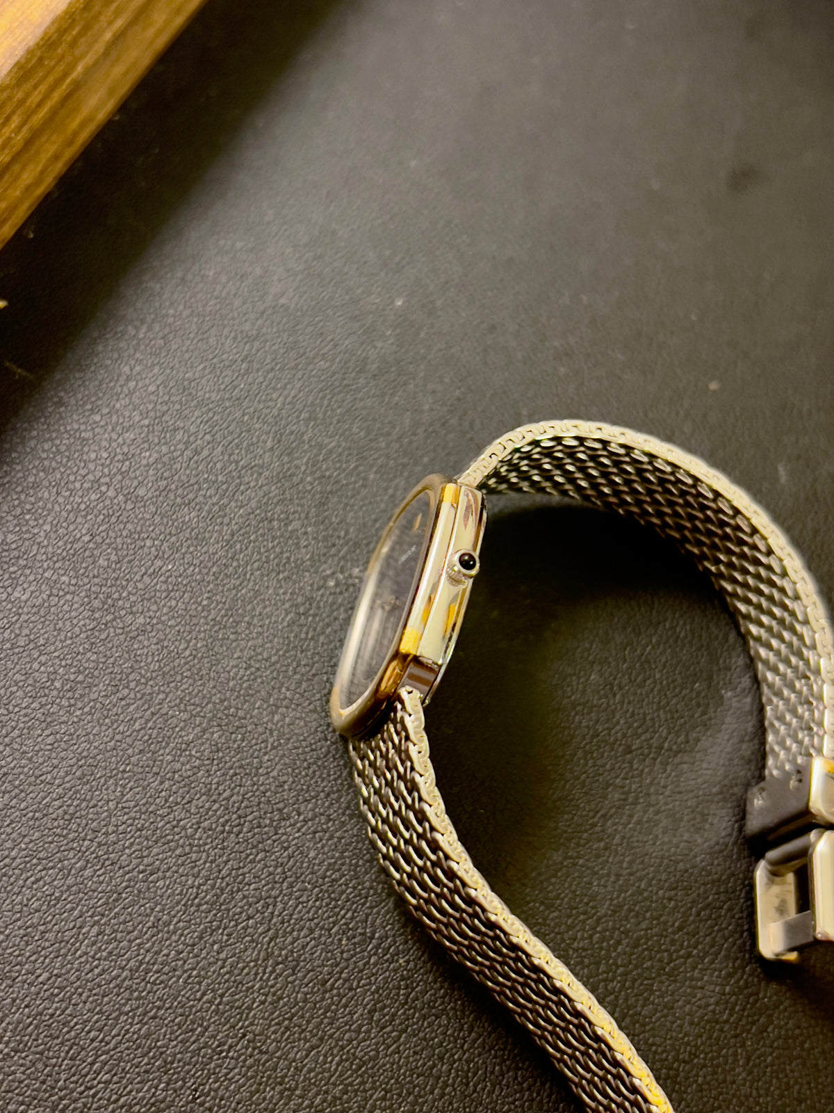 Credor Black Dancing Dial Mesh Bracelet Women's Watch — product photograph 4