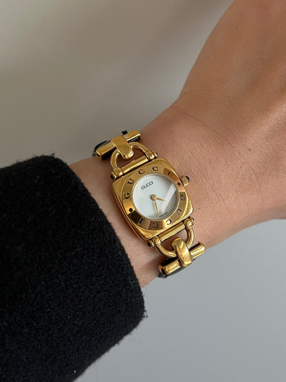 Gucci 6300L Horsebit women’s watch with white dial, gold logo bezel and black leather strap