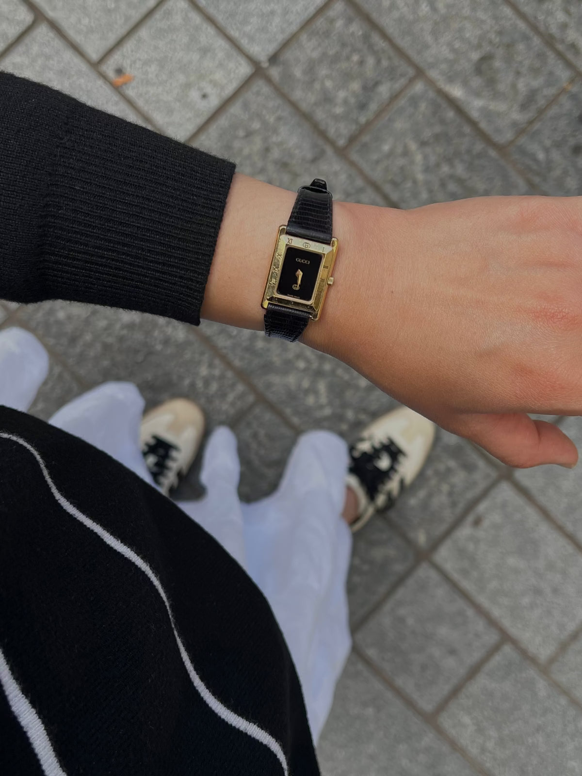 Gucci Tank Roman bezel rectangular watch, view 3.