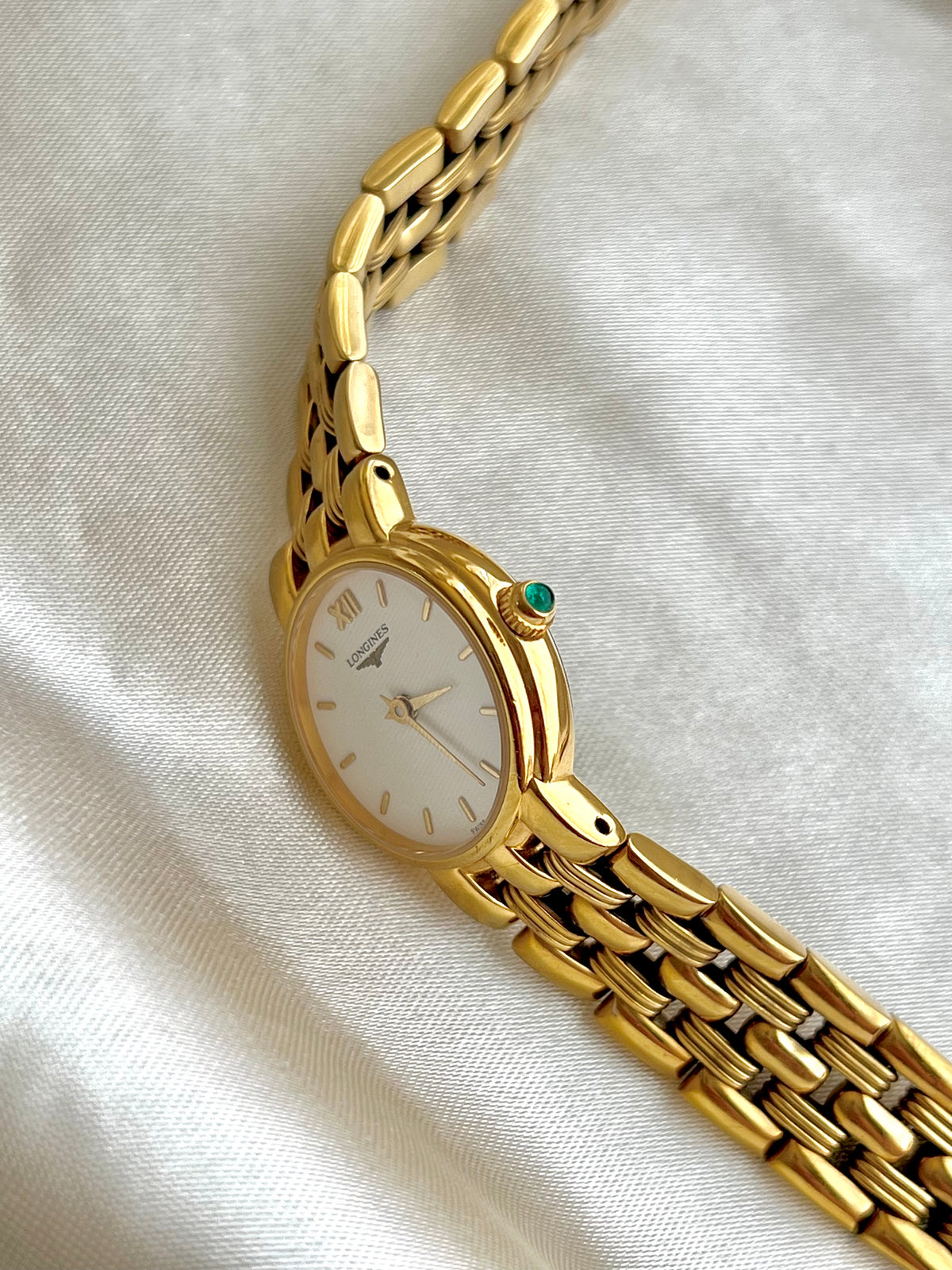 Longines Green Stone Crown Gold Bracelet watch L6.205.2: side view of the case and crown.