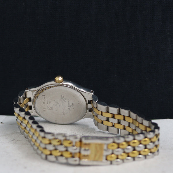 Caseback and two-tone bracelet of the Longines La Grande Classique L5.131.3 showing the serial marking