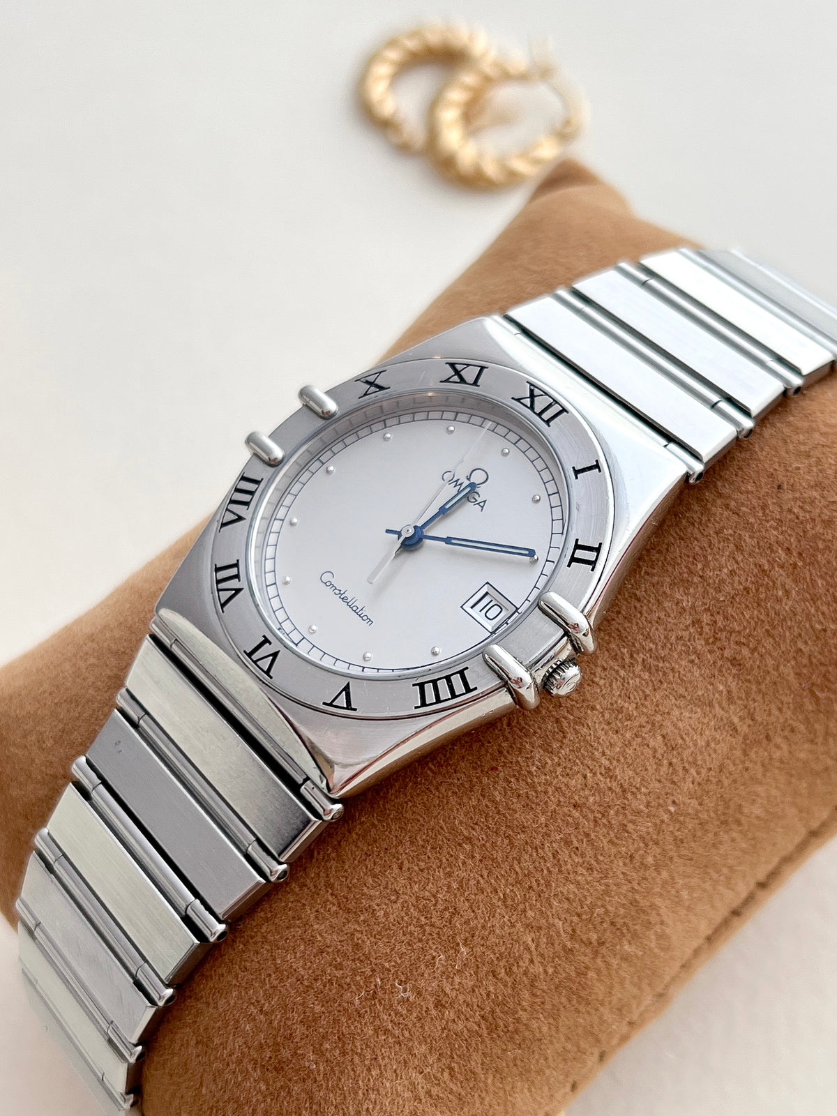 Side profile of the Omega Constellation Manhattan steel case.