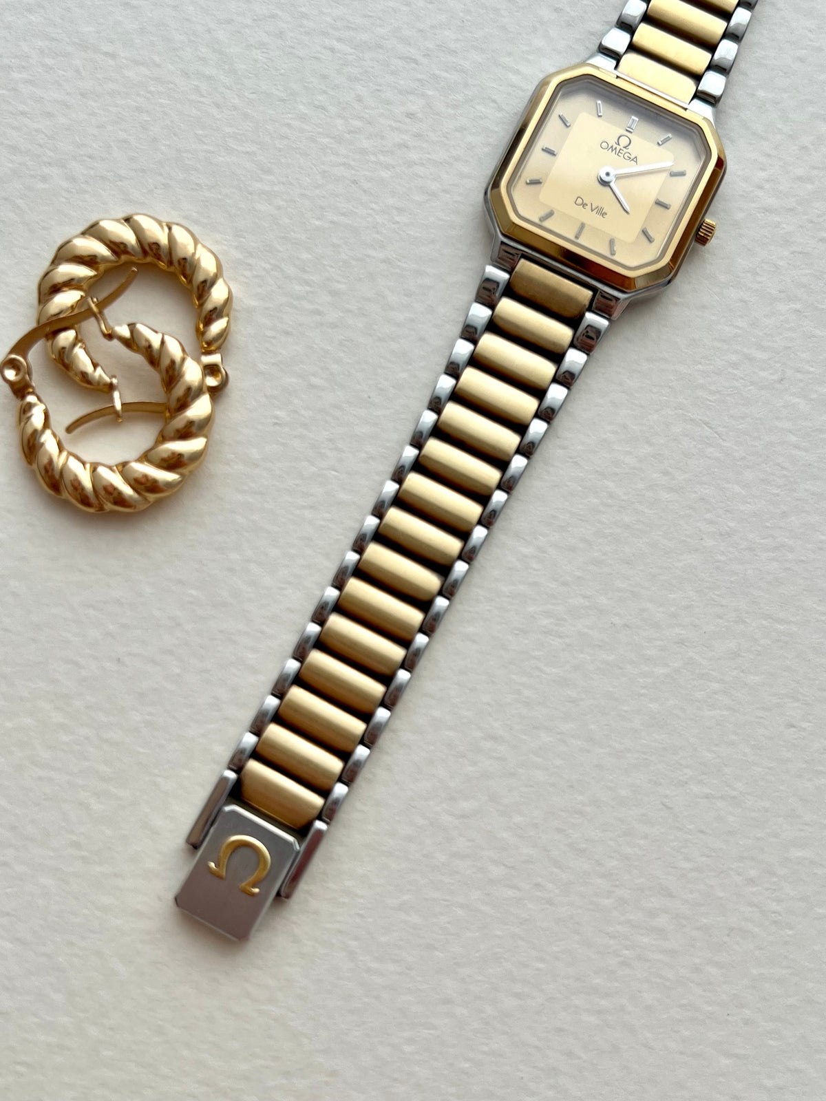 Caseback detail of the vintage Omega De Ville America ladies watch.