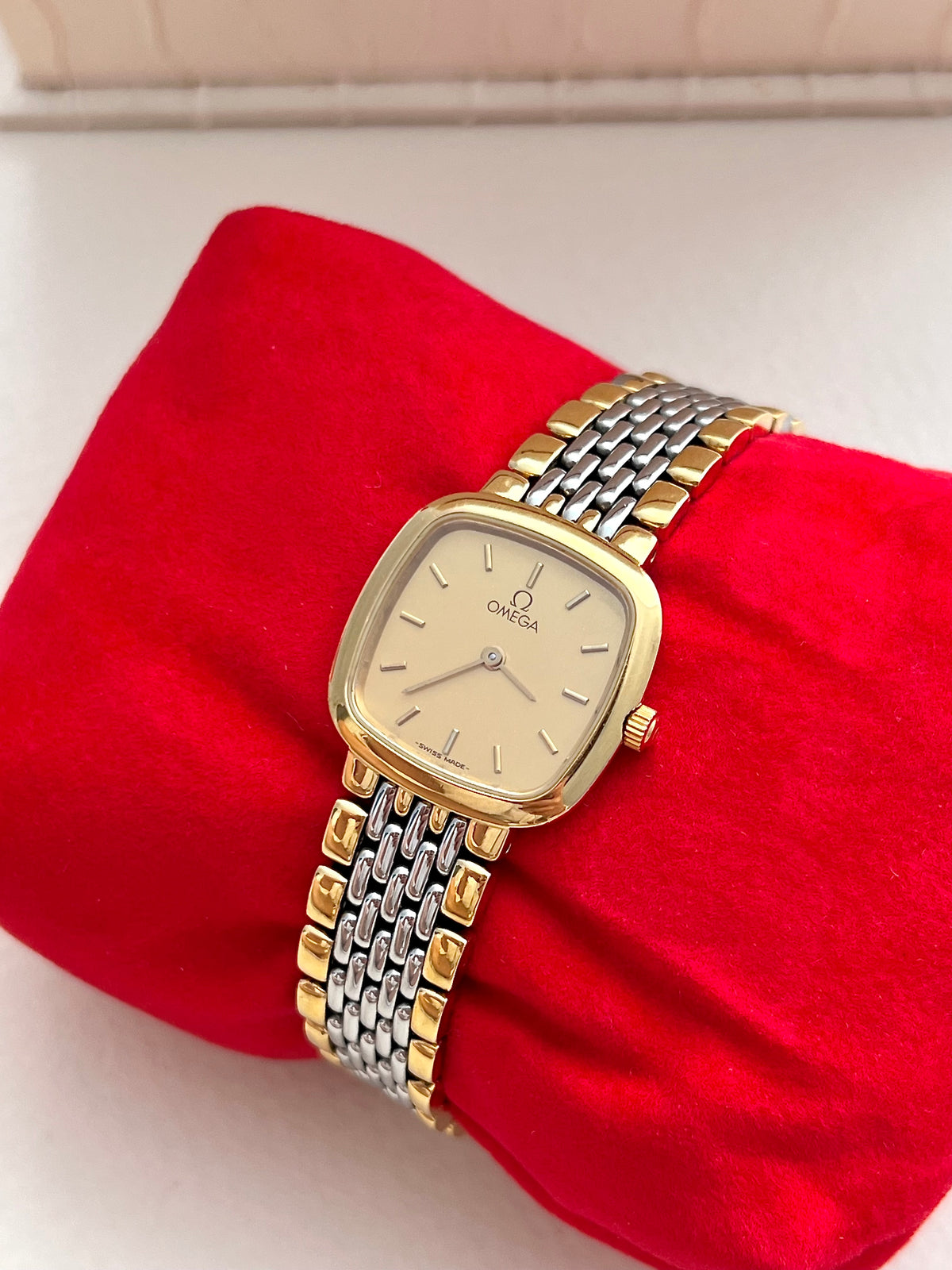 Omega De Ville Cushion Case Women's Watch "Ile de France" Collection, view 10.