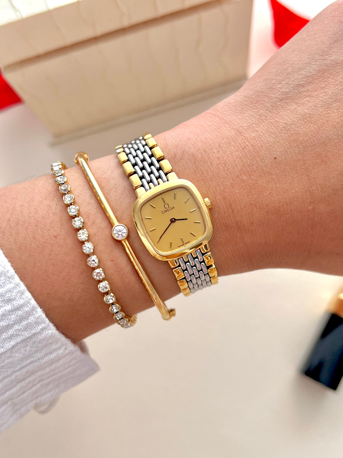 Omega De Ville Cushion Case Women's Watch "Ile de France" Collection, view 3.