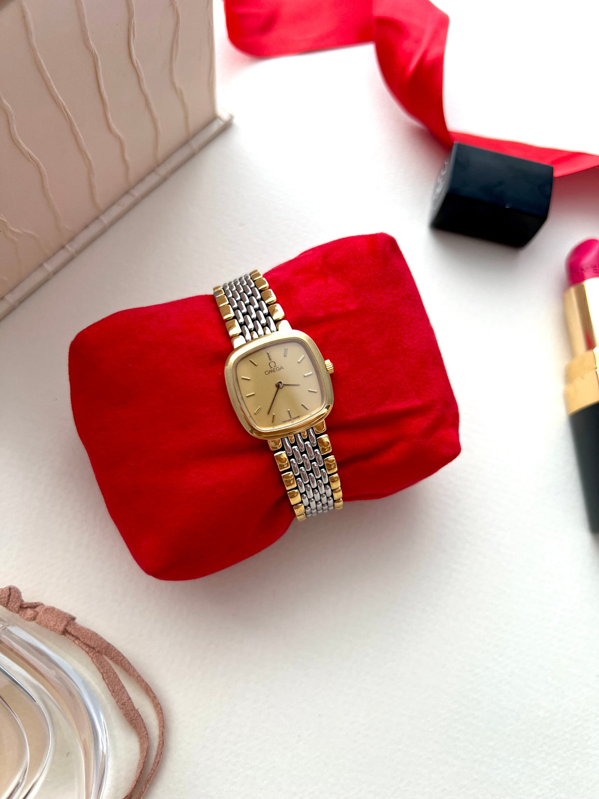 Omega De Ville Cushion Case Women's Watch "Ile de France" Collection, view 4.
