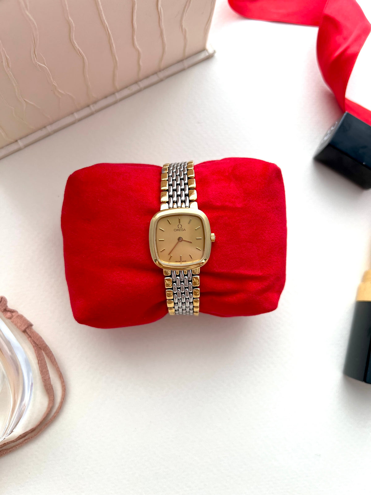 Omega De Ville Cushion Case Women's Watch "Ile de France" Collection, view 5.