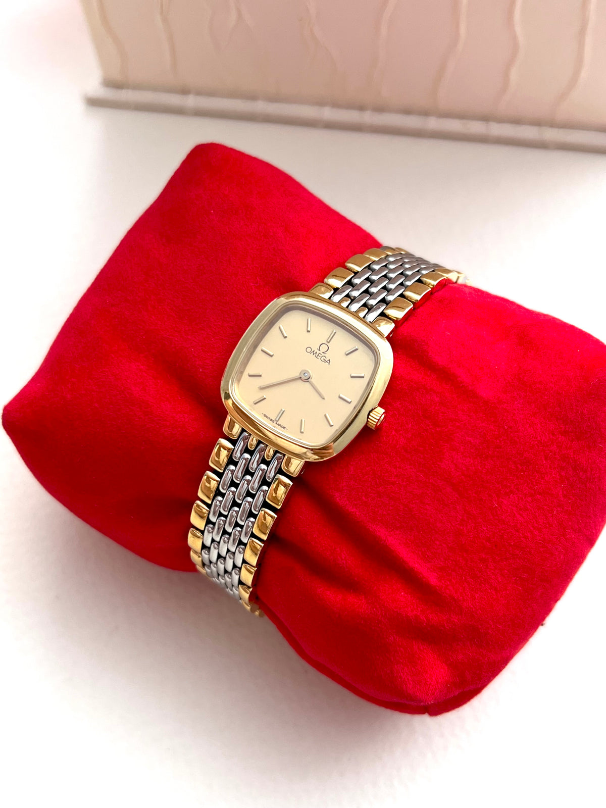 Omega De Ville Cushion Case Women's Watch "Ile de France" Collection, view 9.