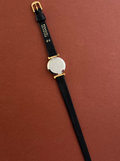 Side profile of the Omega De Ville round case and flat glass.