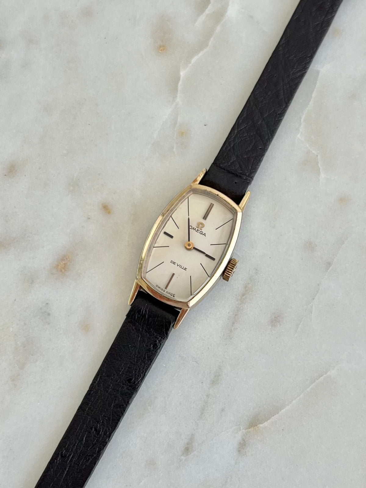 Omega De Ville petite tonneau women’s watch, case profile.