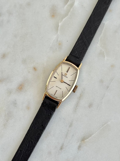 Omega De Ville petite tonneau women’s watch, case profile.