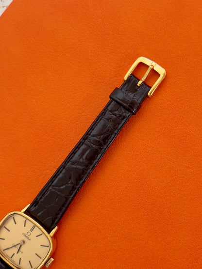 Original Omega bracelet detail of a vintage Omega gold-tone cushion watch with champagne dial.